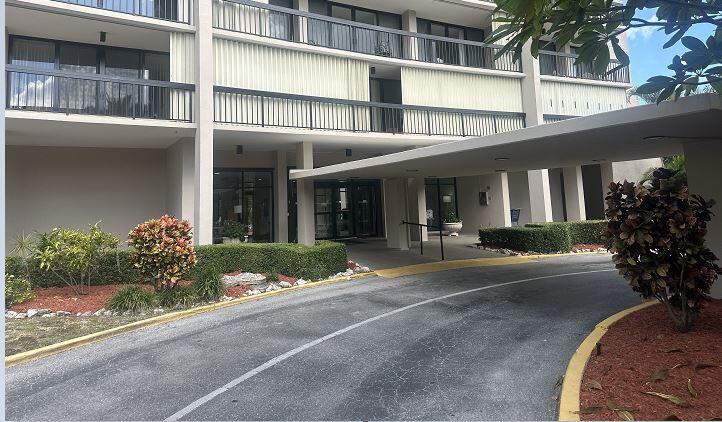 Welcome to this spacious 2-bedroom, 2-bathroom condo, offering a blank canvas to create your dream home in the heart of West Palm Beach. Enjoy a spacious balcony, perfect for outdoor relaxation, with shutter blinds for added privacy. Located in a sought-after neighborhood, this property offers endless potential to design a custom space. 

Seller Pays: Buyer uses Premium Title Services, the seller's preferred title partner and closing agent. This lets the buyer bypass the title insurance fee, related search costs and reduced escrow/settlement fees, since the seller will cover those charges. The average charges for title search and insurance is $1225 & escrow/settlement fees is $875, resulting in an overall savings of ~$1660 for buyers, who opt for Premium Title Services.