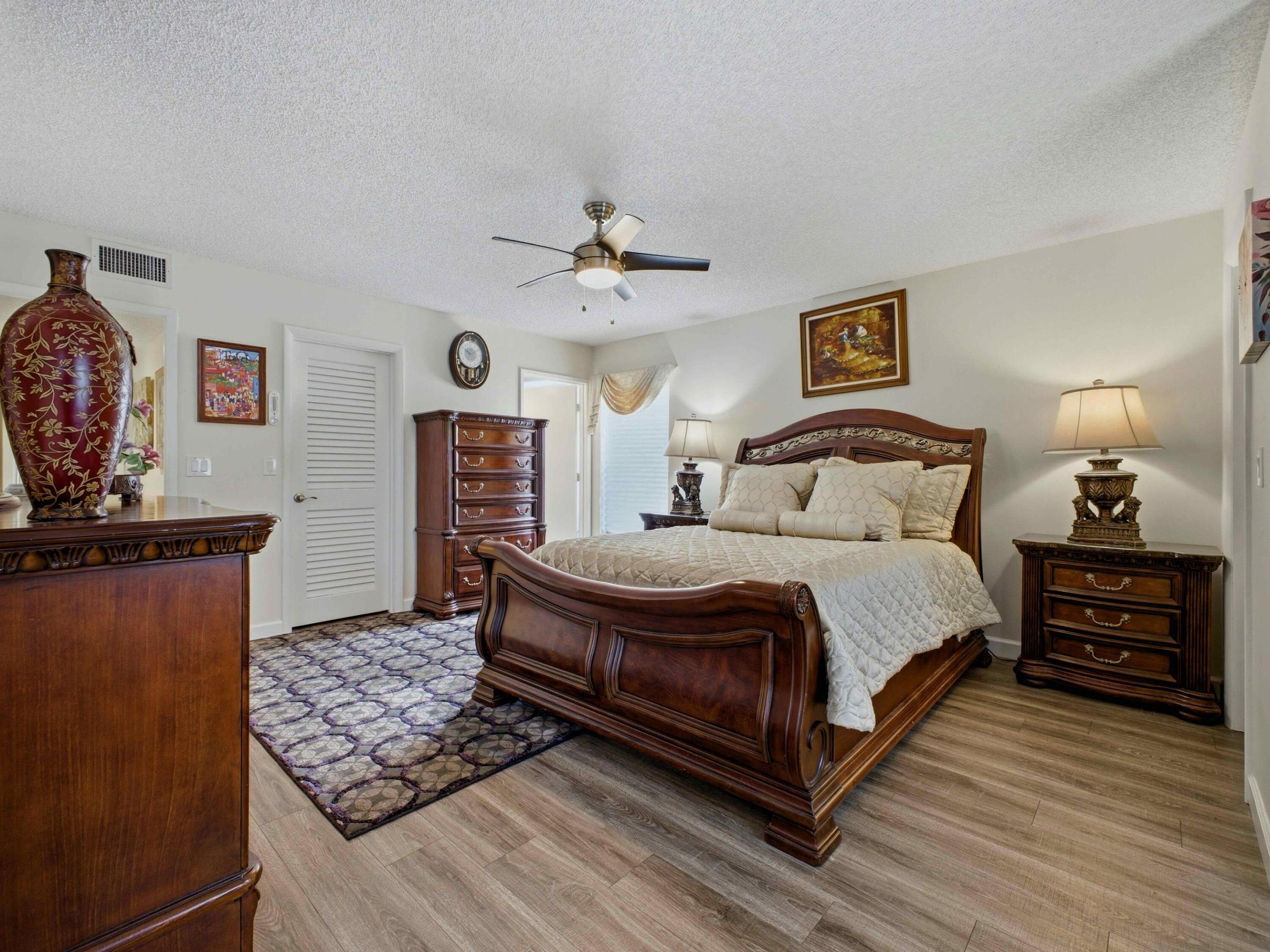 HUNTINGTON LAKES - Residential