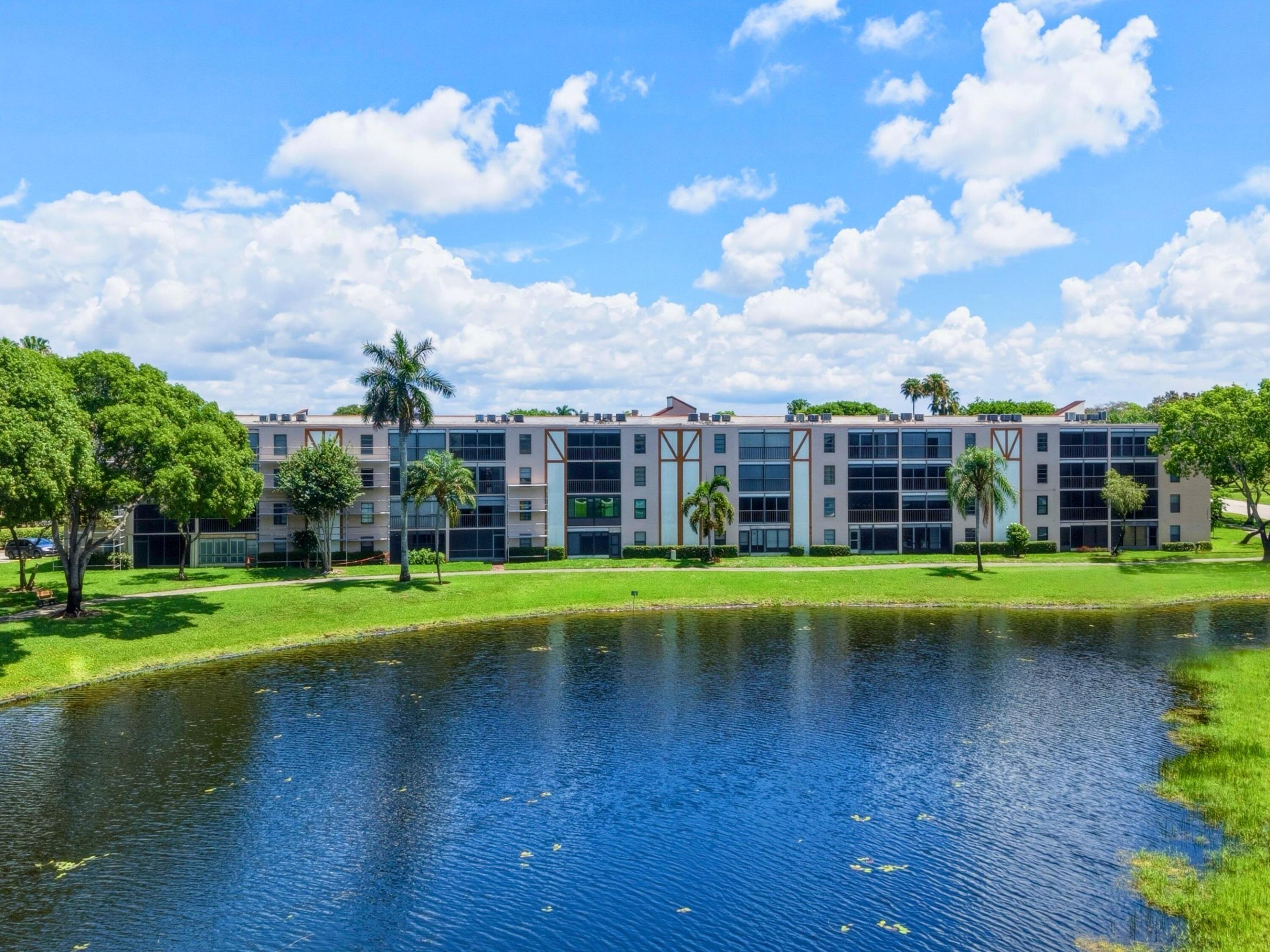 HUNTINGTON LAKES - Residential