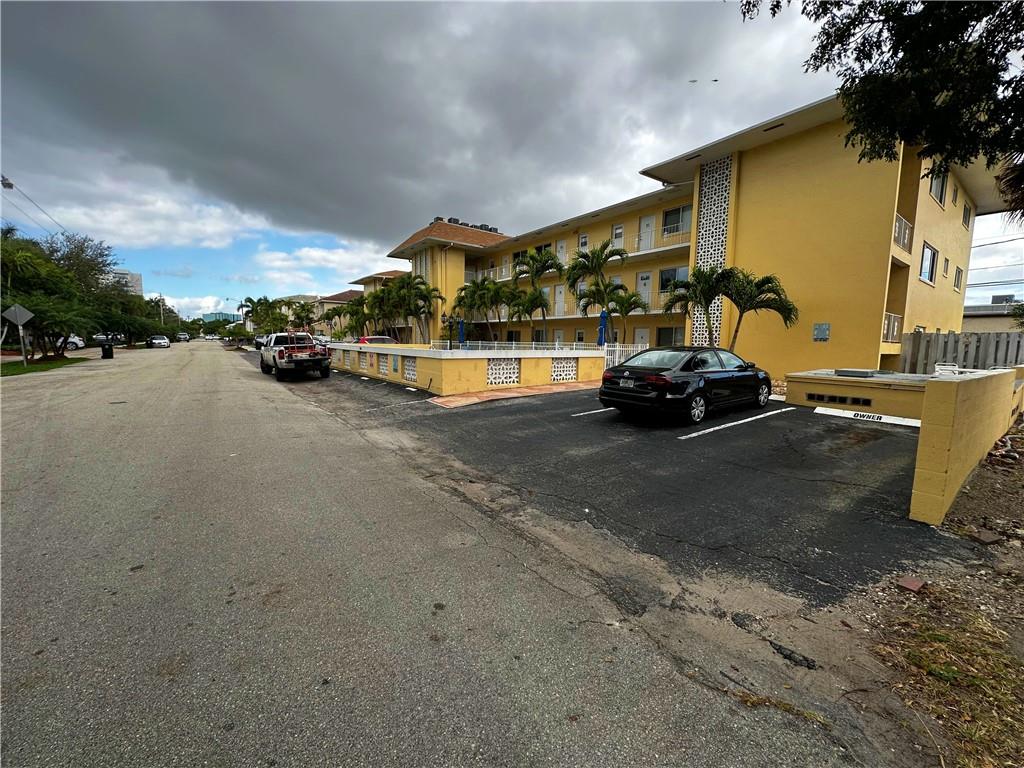 HYACINTH HOUSE CONDO - Residential