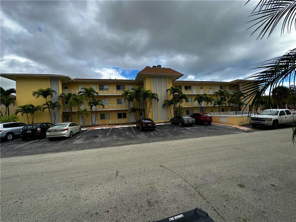HYACINTH HOUSE CONDO - Residential