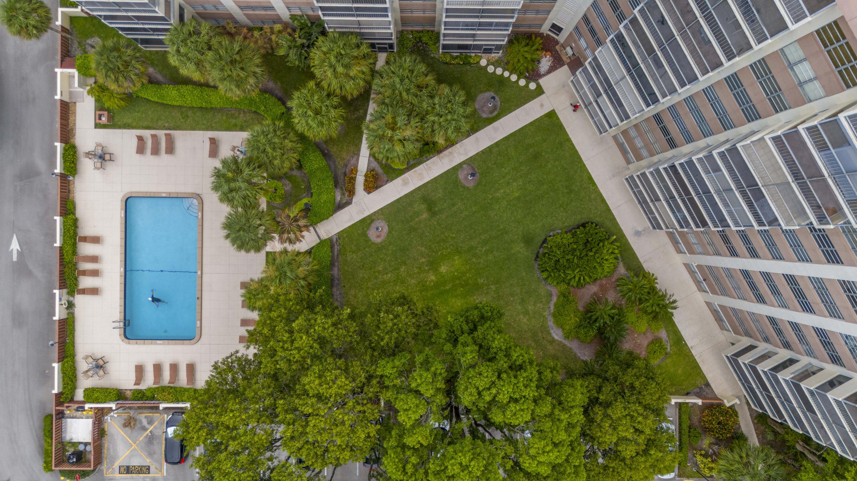 COUNTRY CLUB TOWER OF CORAL - Residential