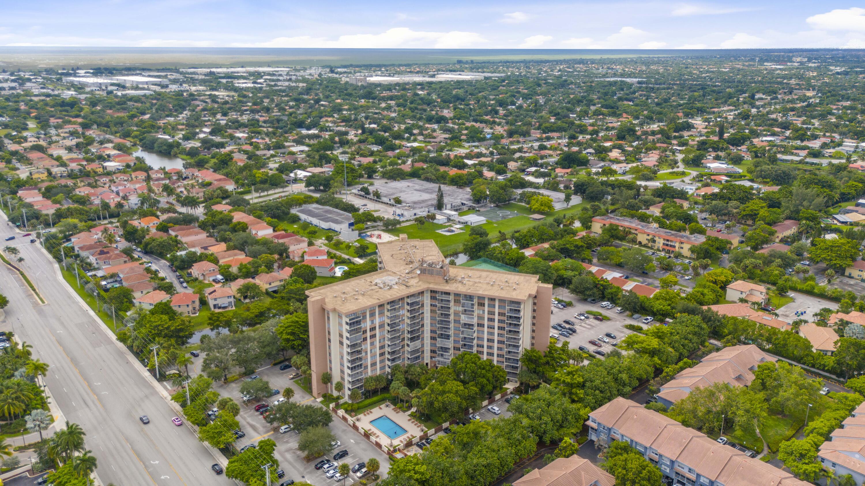 COUNTRY CLUB TOWER OF CORAL - Residential