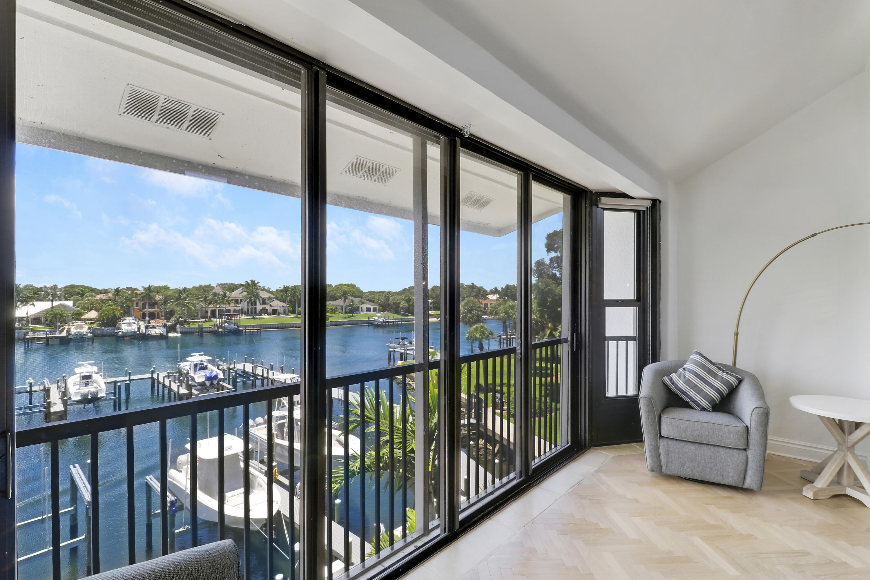 BAY COLONY - Residential