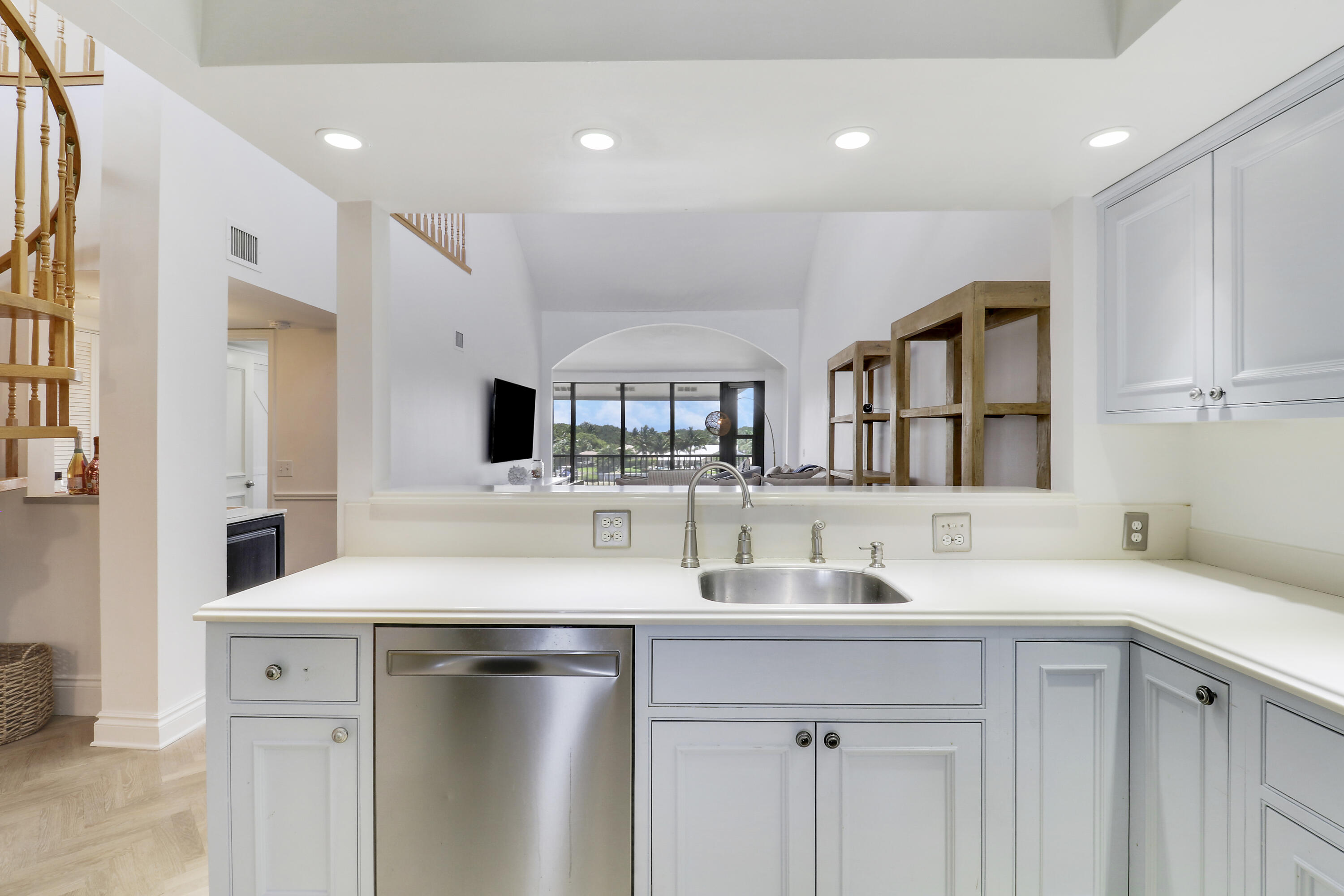 BAY COLONY - Residential