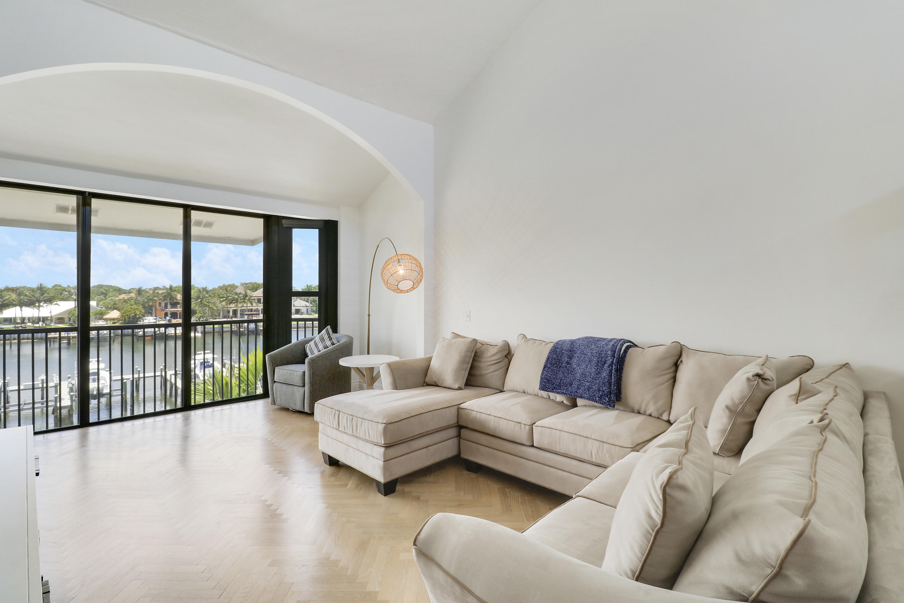 BAY COLONY - Residential