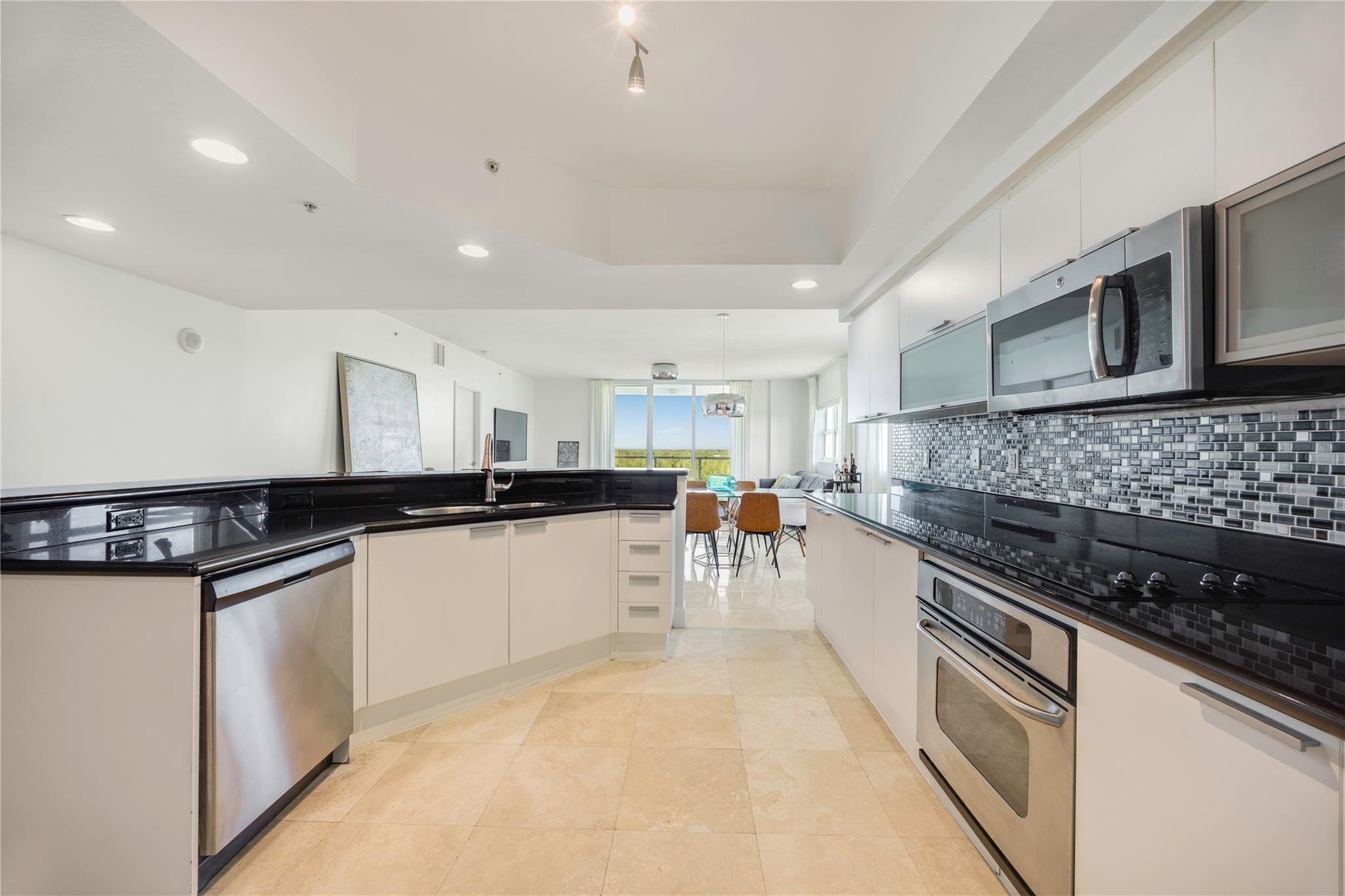 THE OAKS I CONDO - Residential