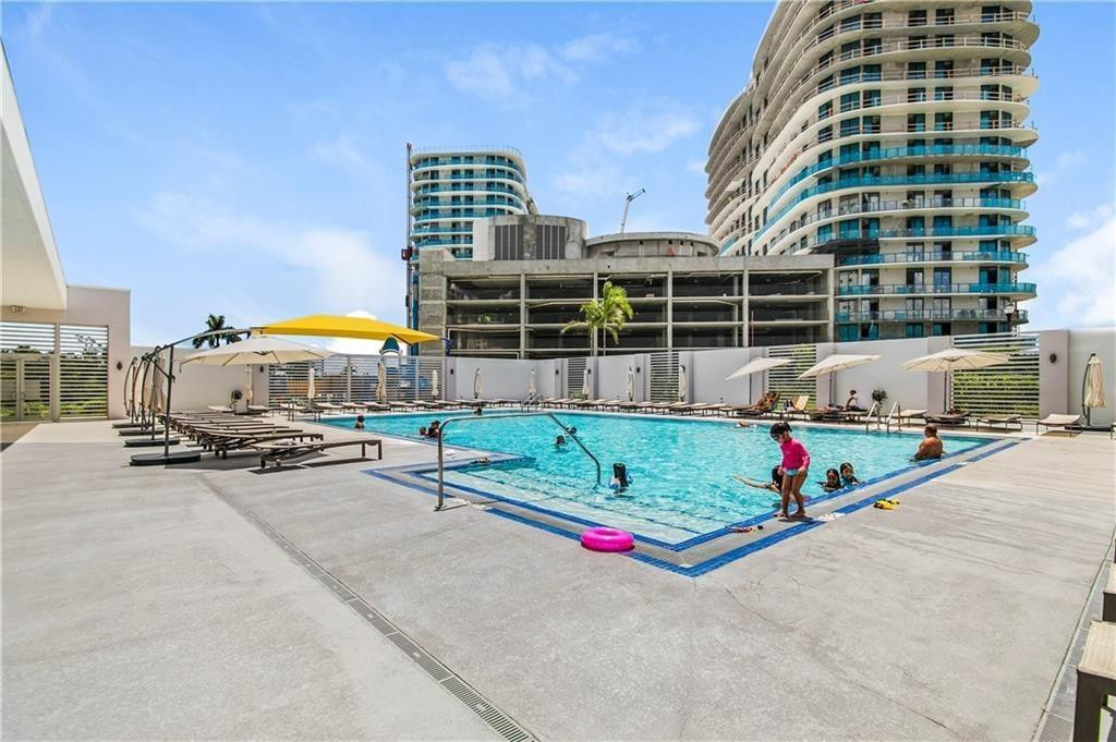 THE OAKS I CONDO - Residential