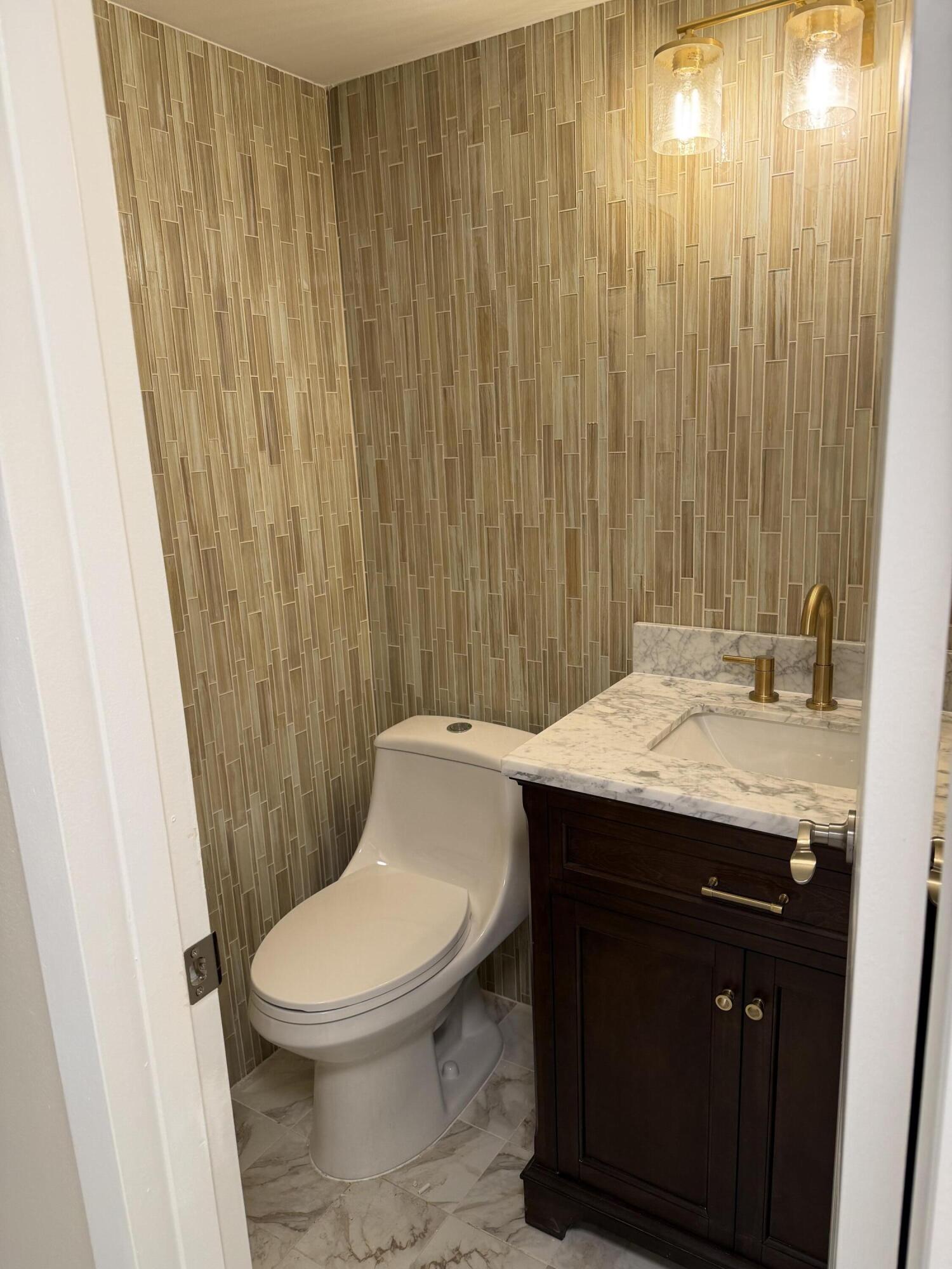 YARMOUTH AT CENTURY VILLAGE CONDO - Residential
