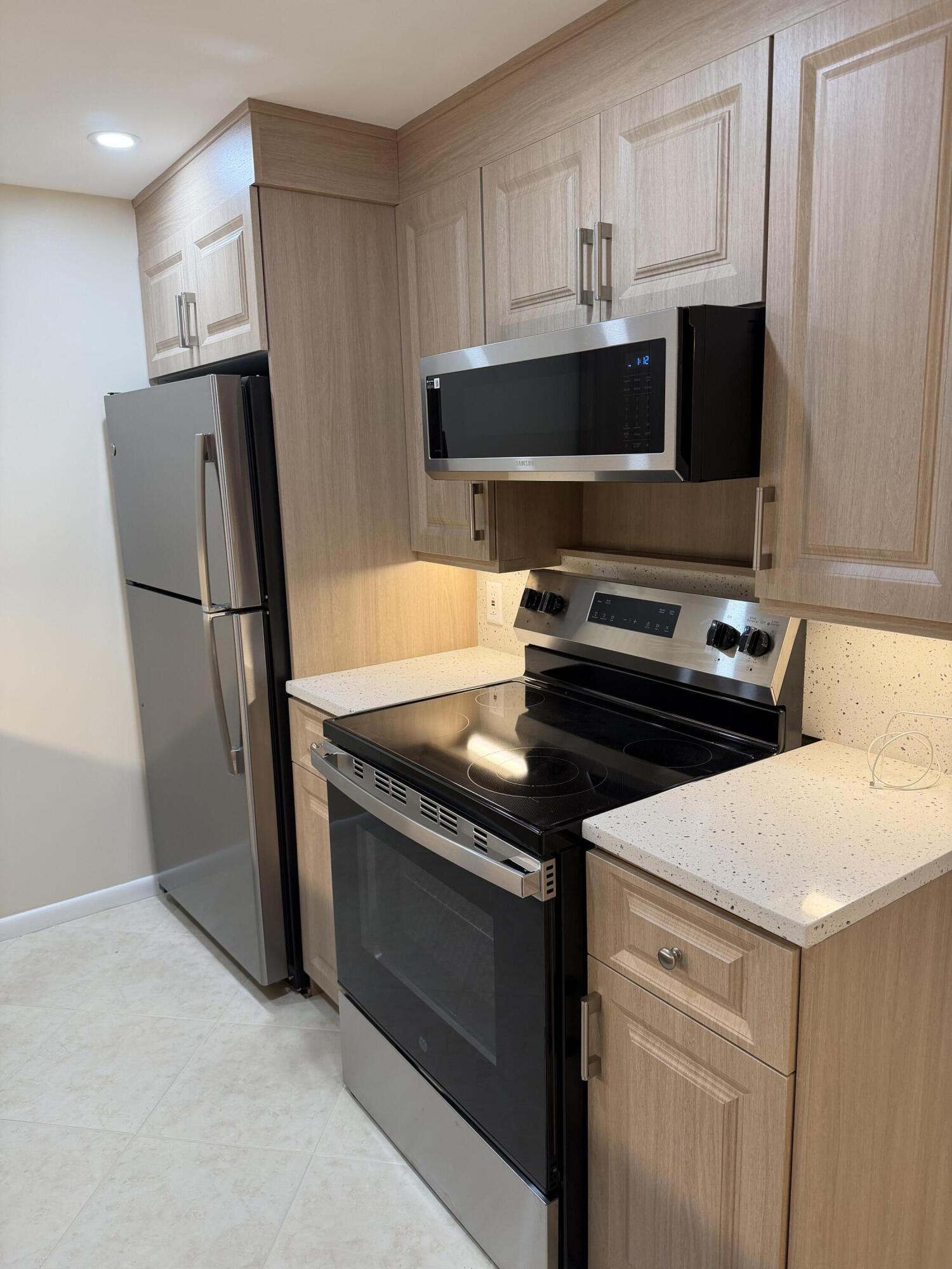 YARMOUTH AT CENTURY VILLAGE CONDO - Residential