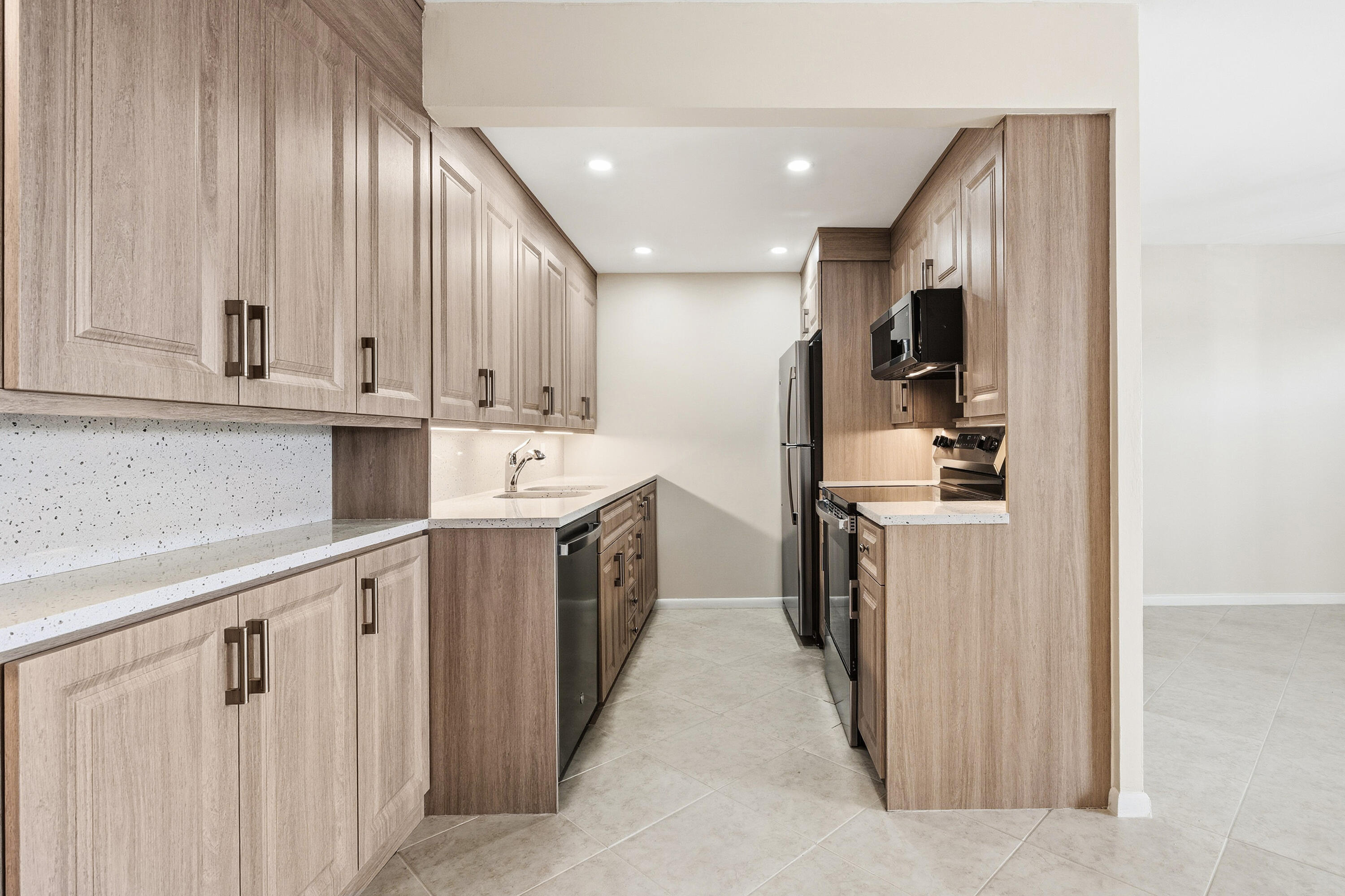 YARMOUTH AT CENTURY VILLAGE CONDO - Residential