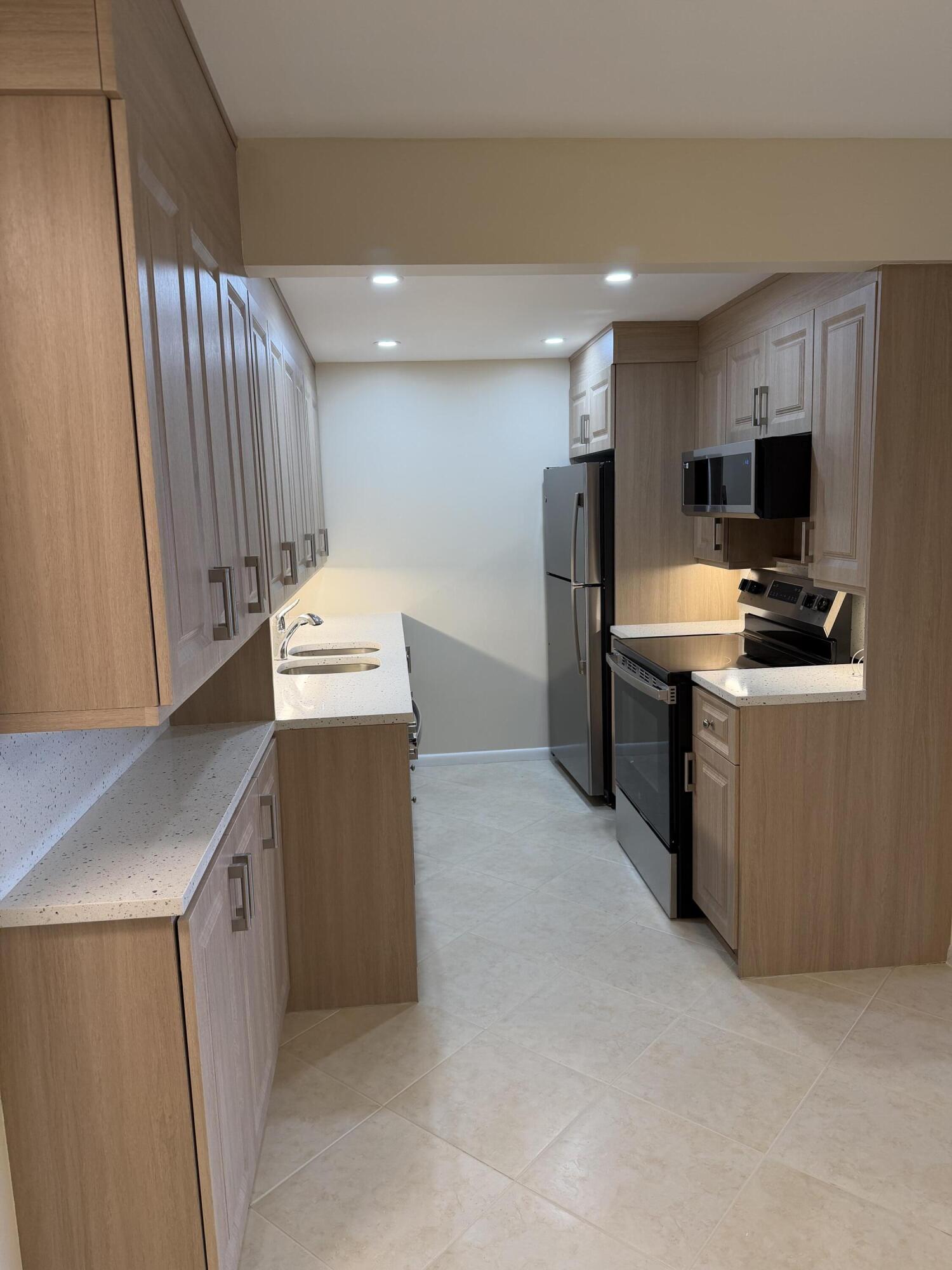 YARMOUTH AT CENTURY VILLAGE CONDO - Residential