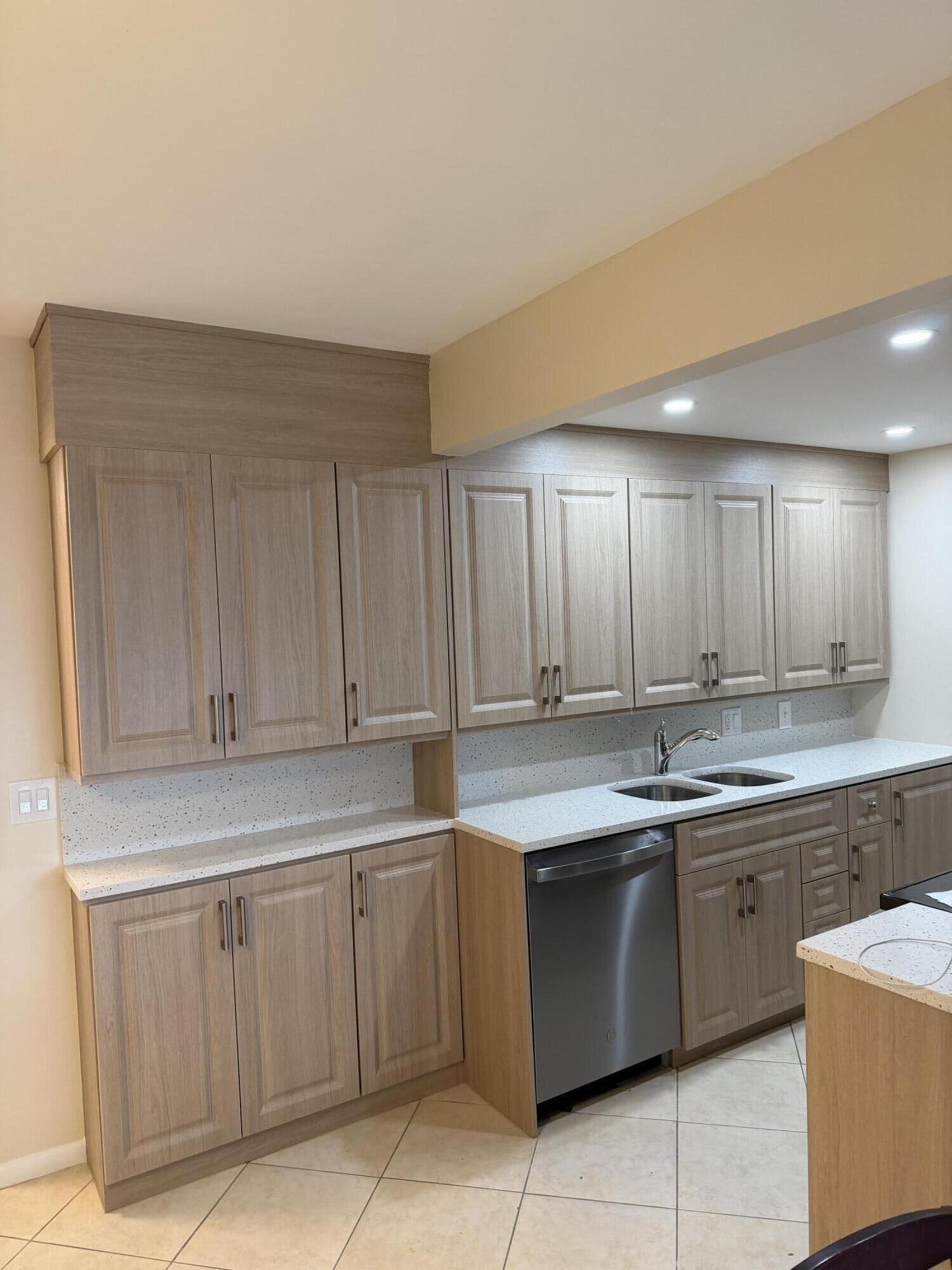 YARMOUTH AT CENTURY VILLAGE CONDO - Residential