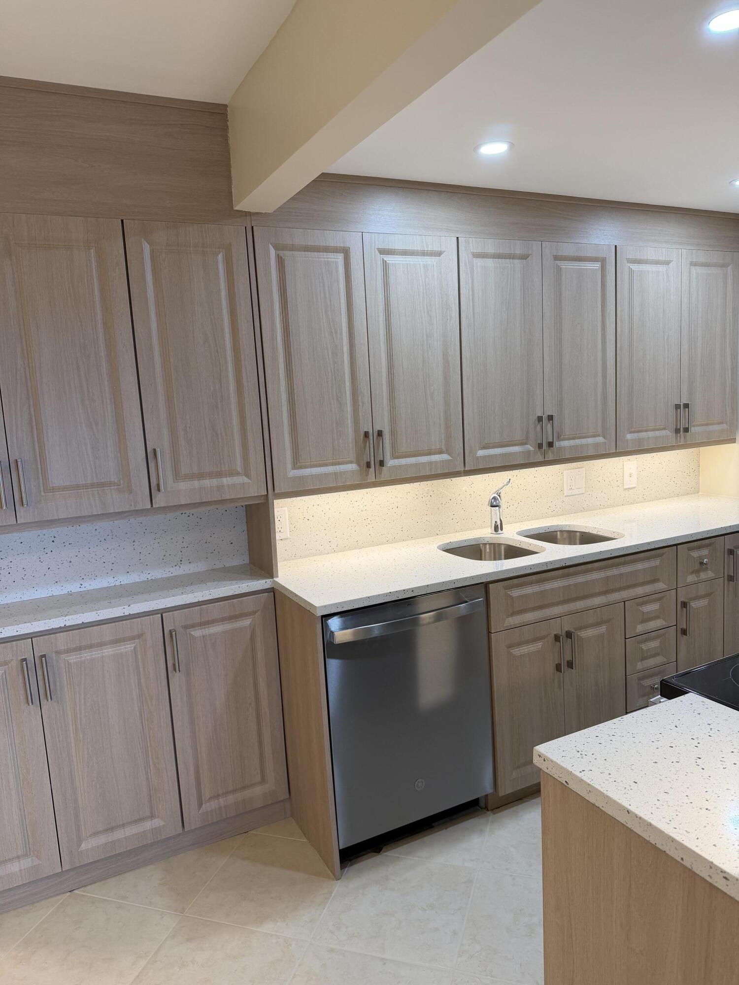 YARMOUTH AT CENTURY VILLAGE CONDO - Residential