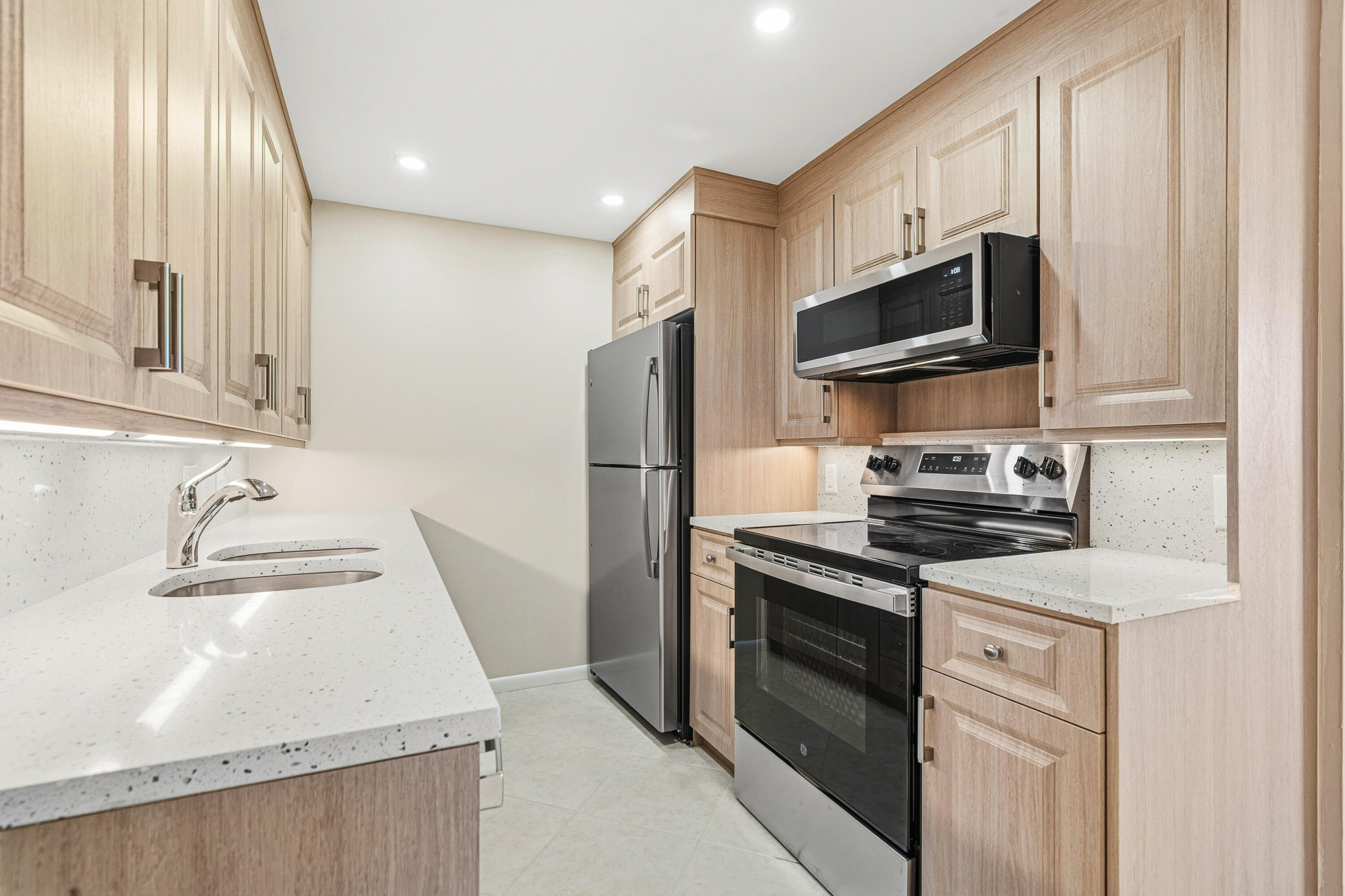 YARMOUTH AT CENTURY VILLAGE CONDO - Residential