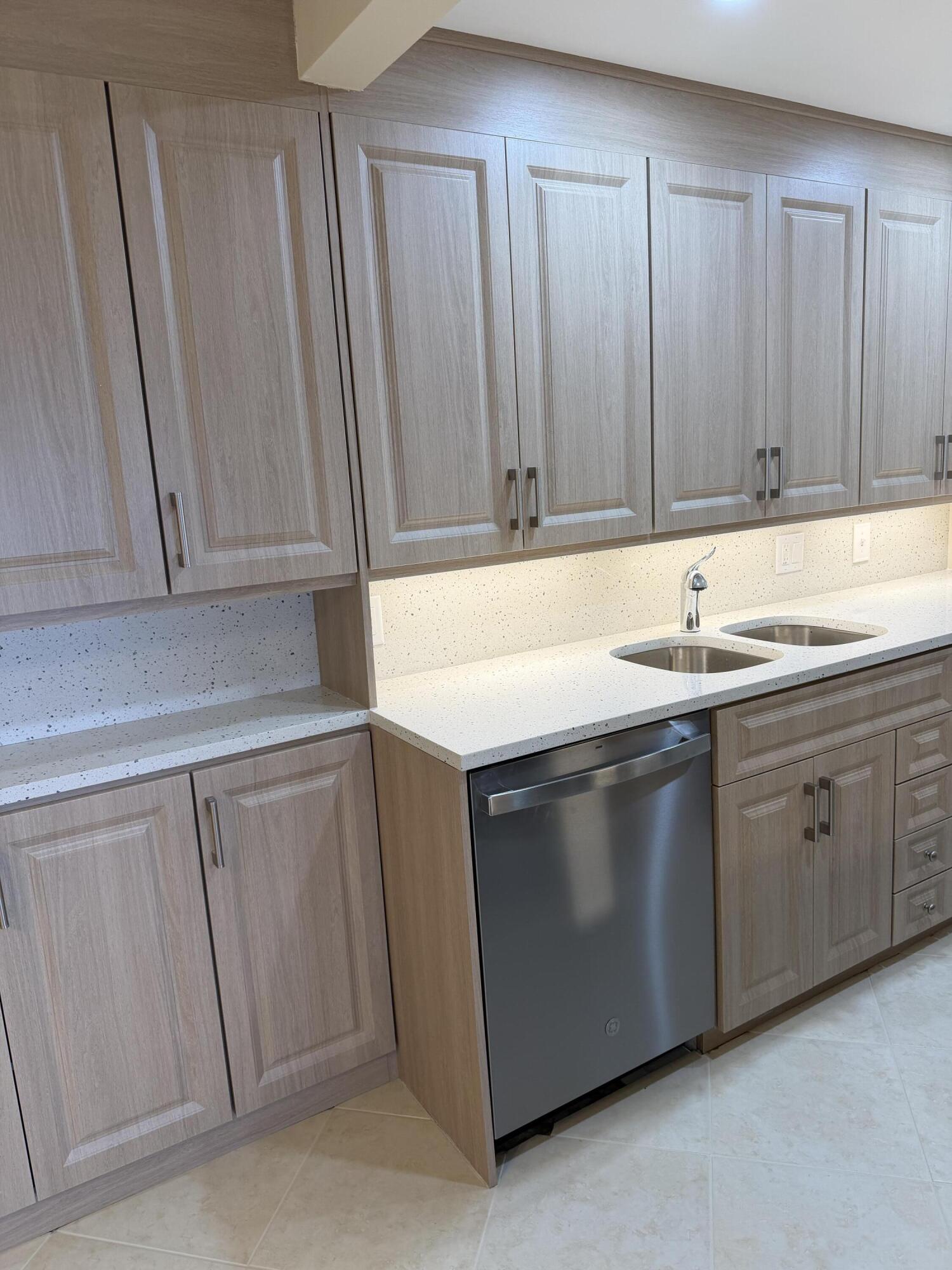 YARMOUTH AT CENTURY VILLAGE CONDO - Residential