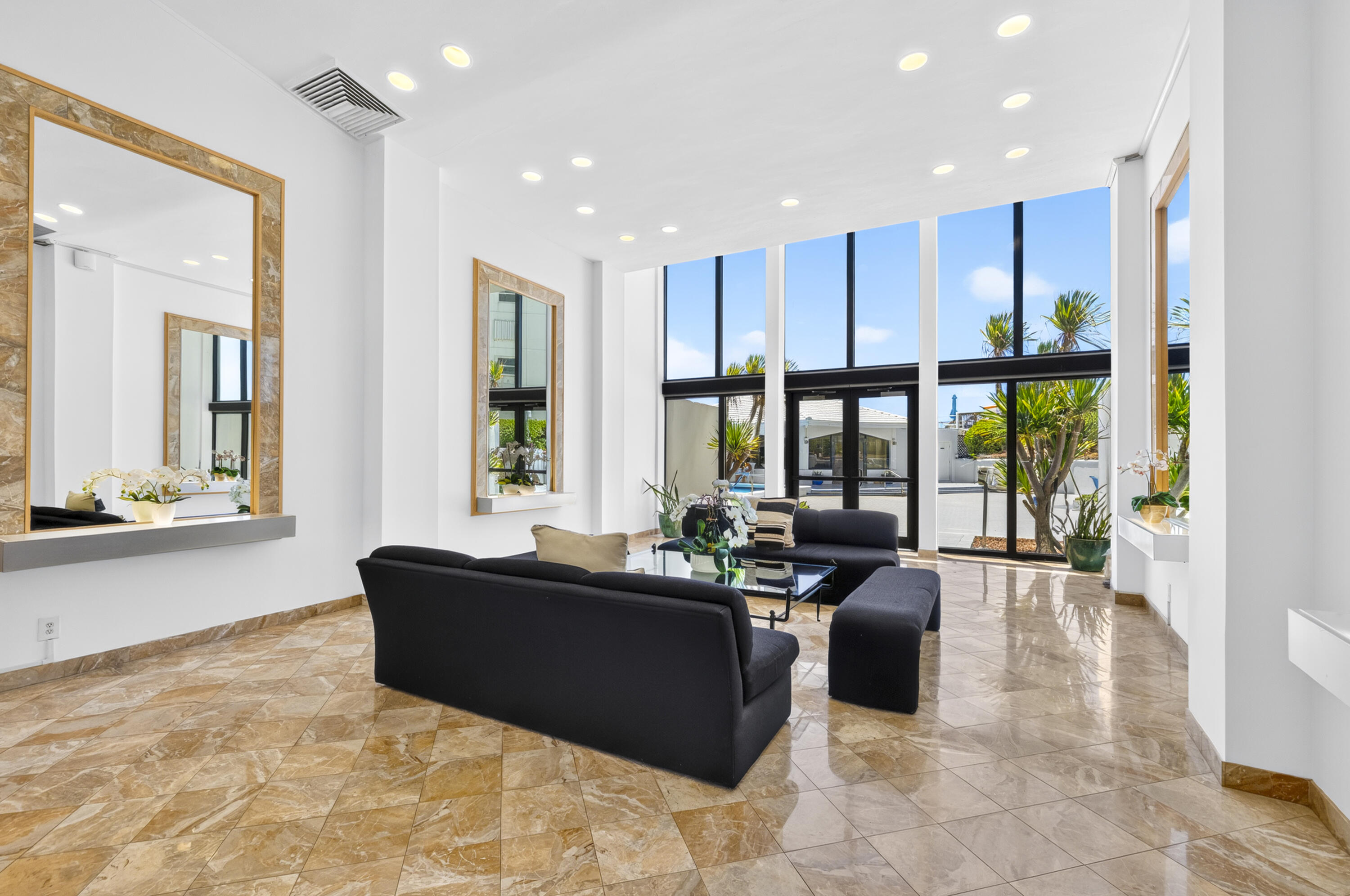 MAYFAIR HOUSE CONDO - Residential