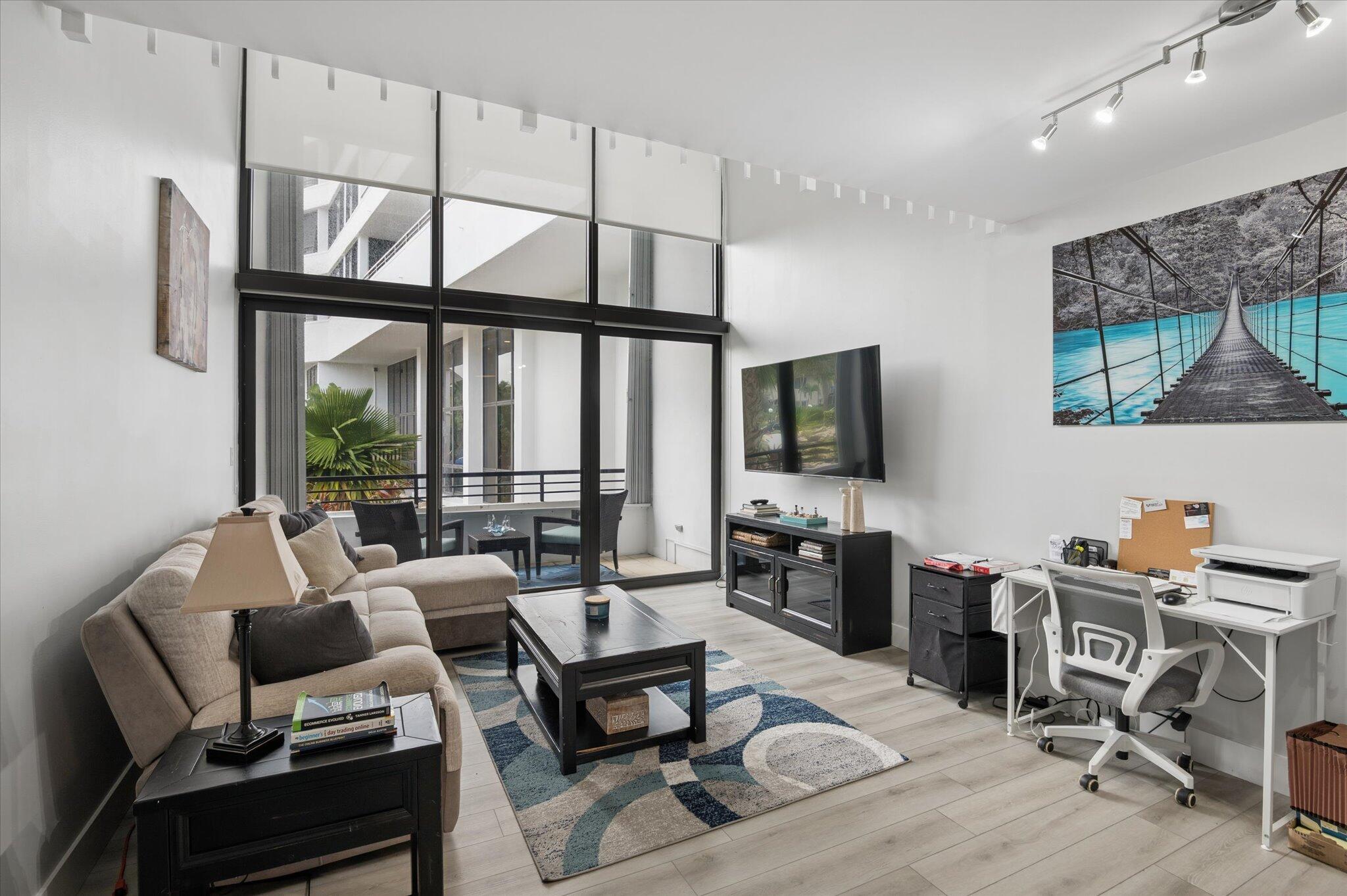 MAYFAIR HOUSE CONDO - Residential