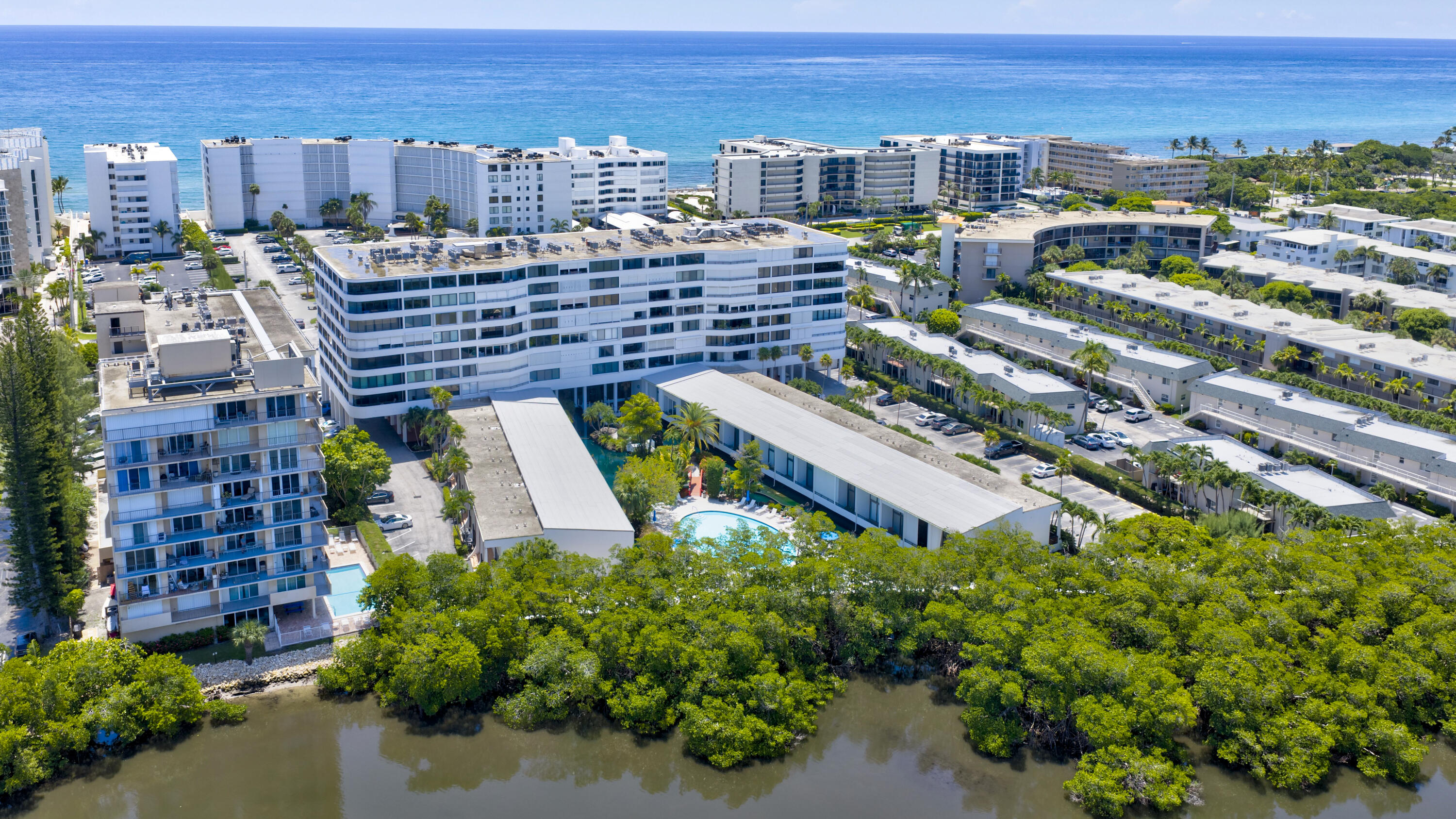 MAYFAIR HOUSE CONDO - Residential