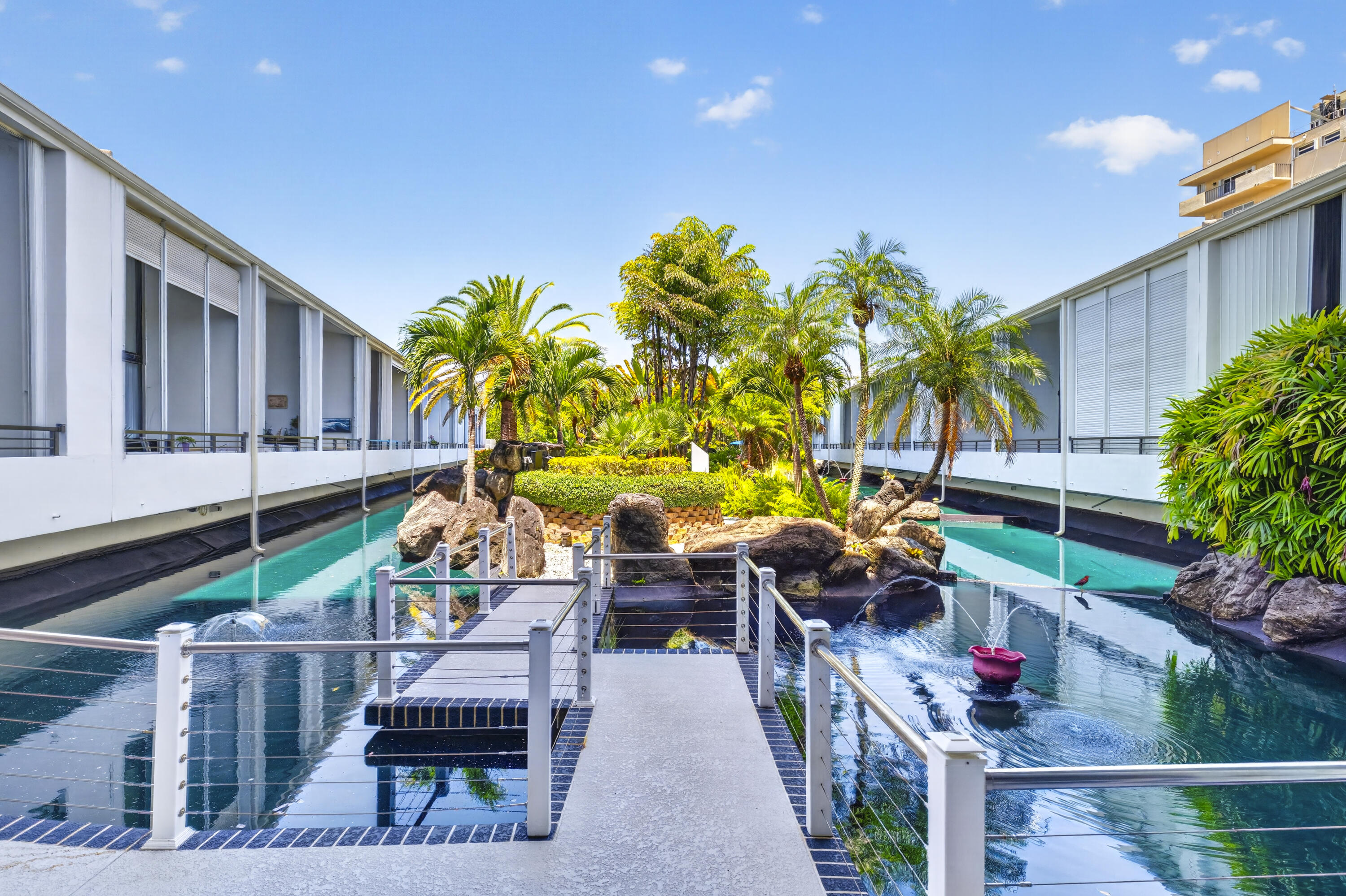 MAYFAIR HOUSE CONDO - Residential