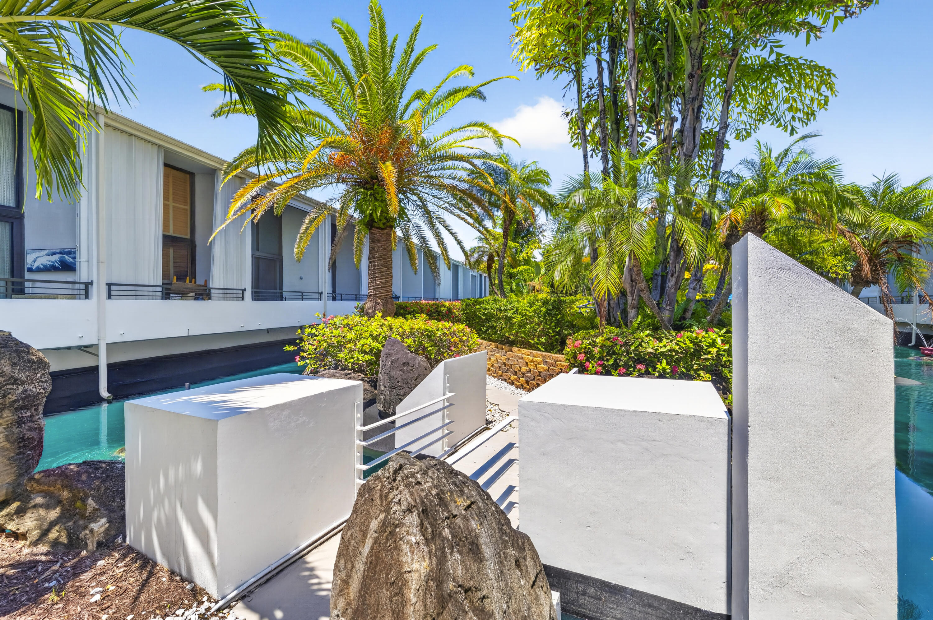 MAYFAIR HOUSE CONDO - Residential