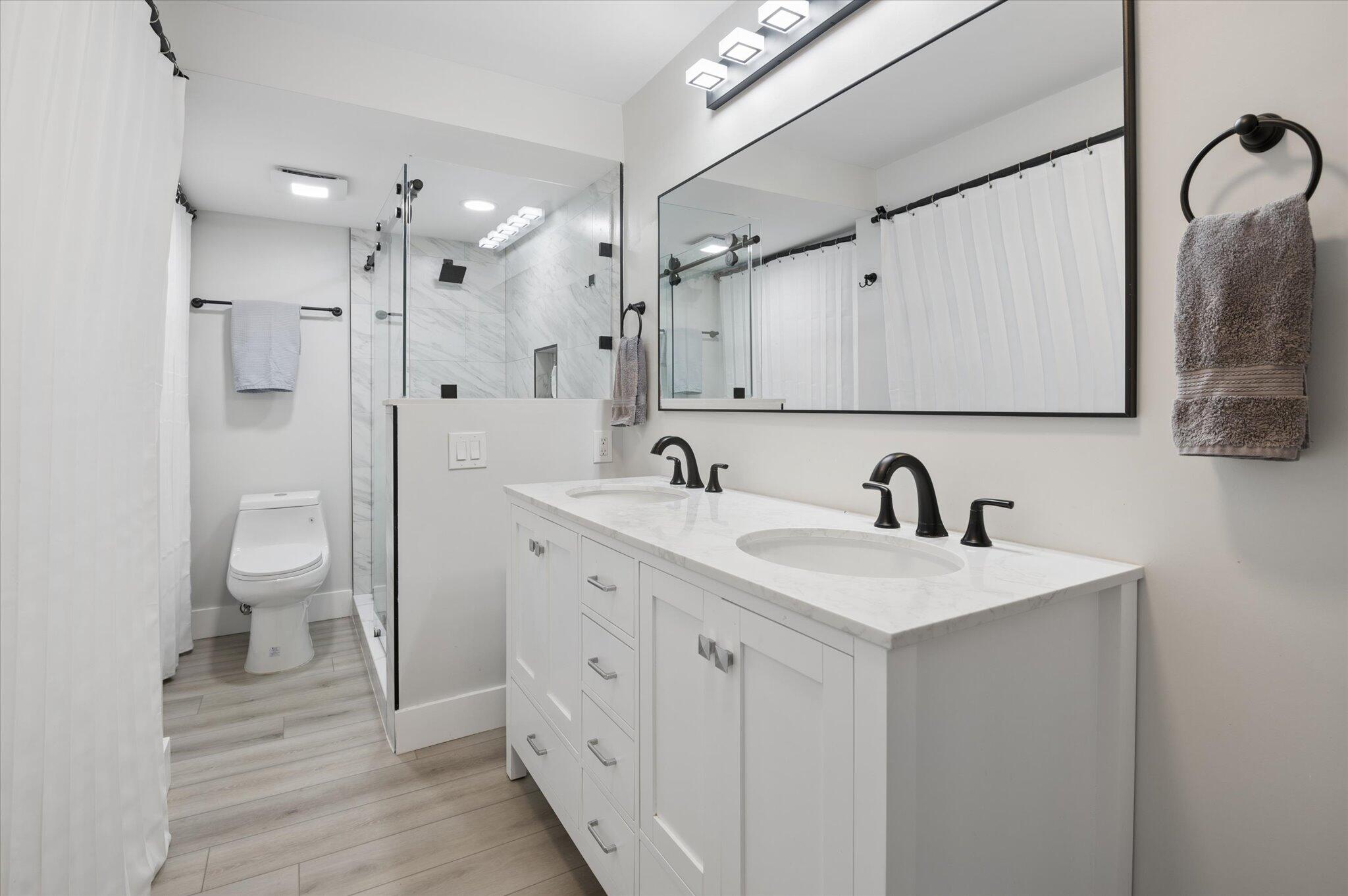MAYFAIR HOUSE CONDO - Residential