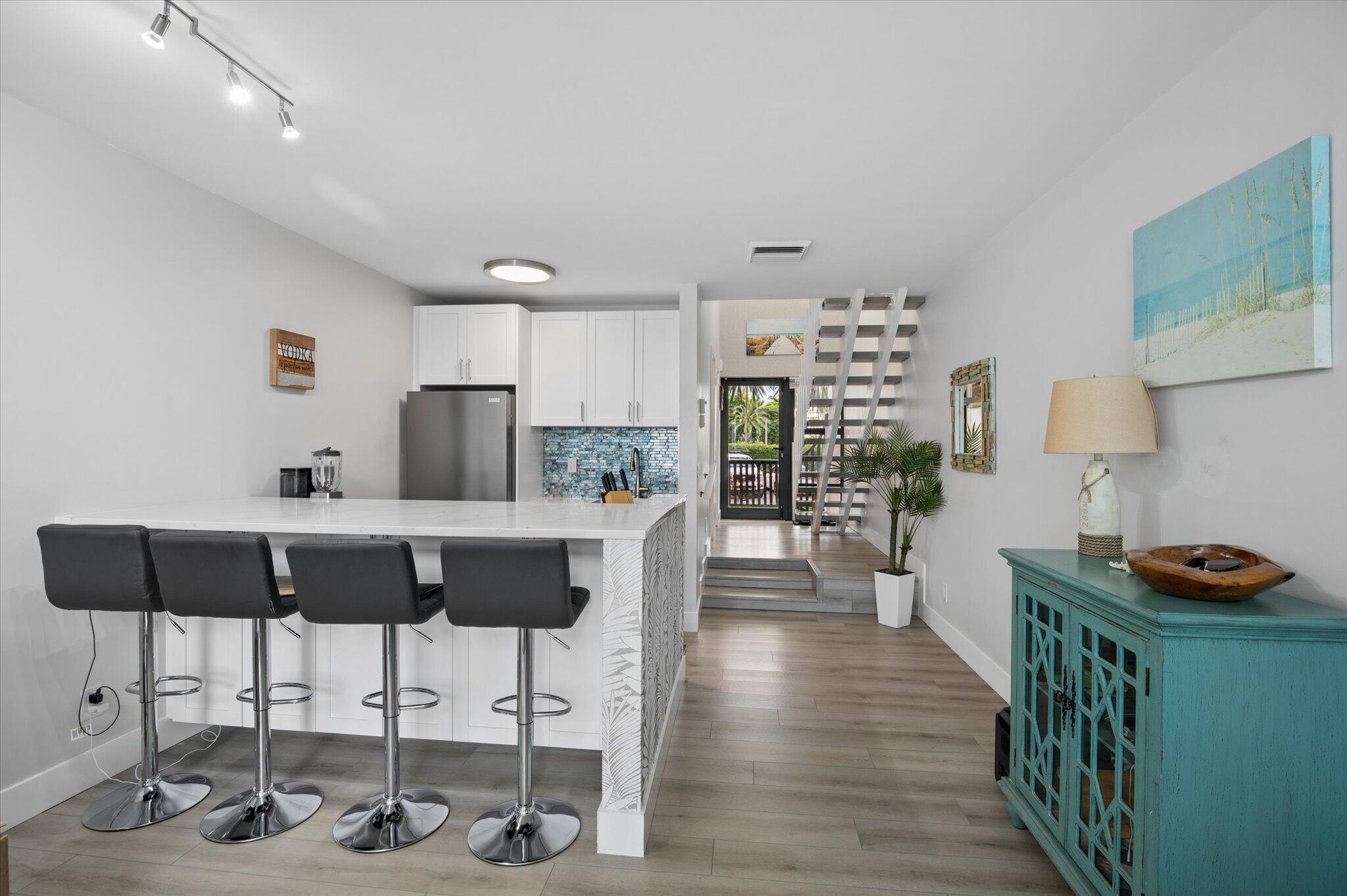 MAYFAIR HOUSE CONDO - Residential