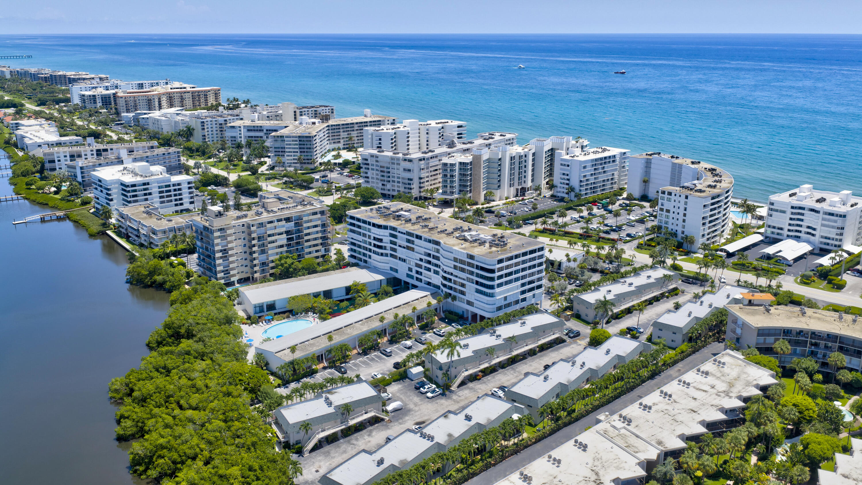 MAYFAIR HOUSE CONDO - Residential