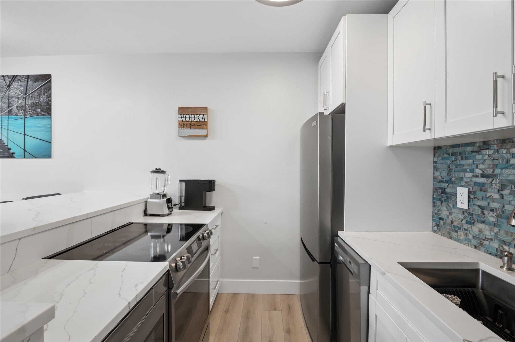 MAYFAIR HOUSE CONDO - Residential