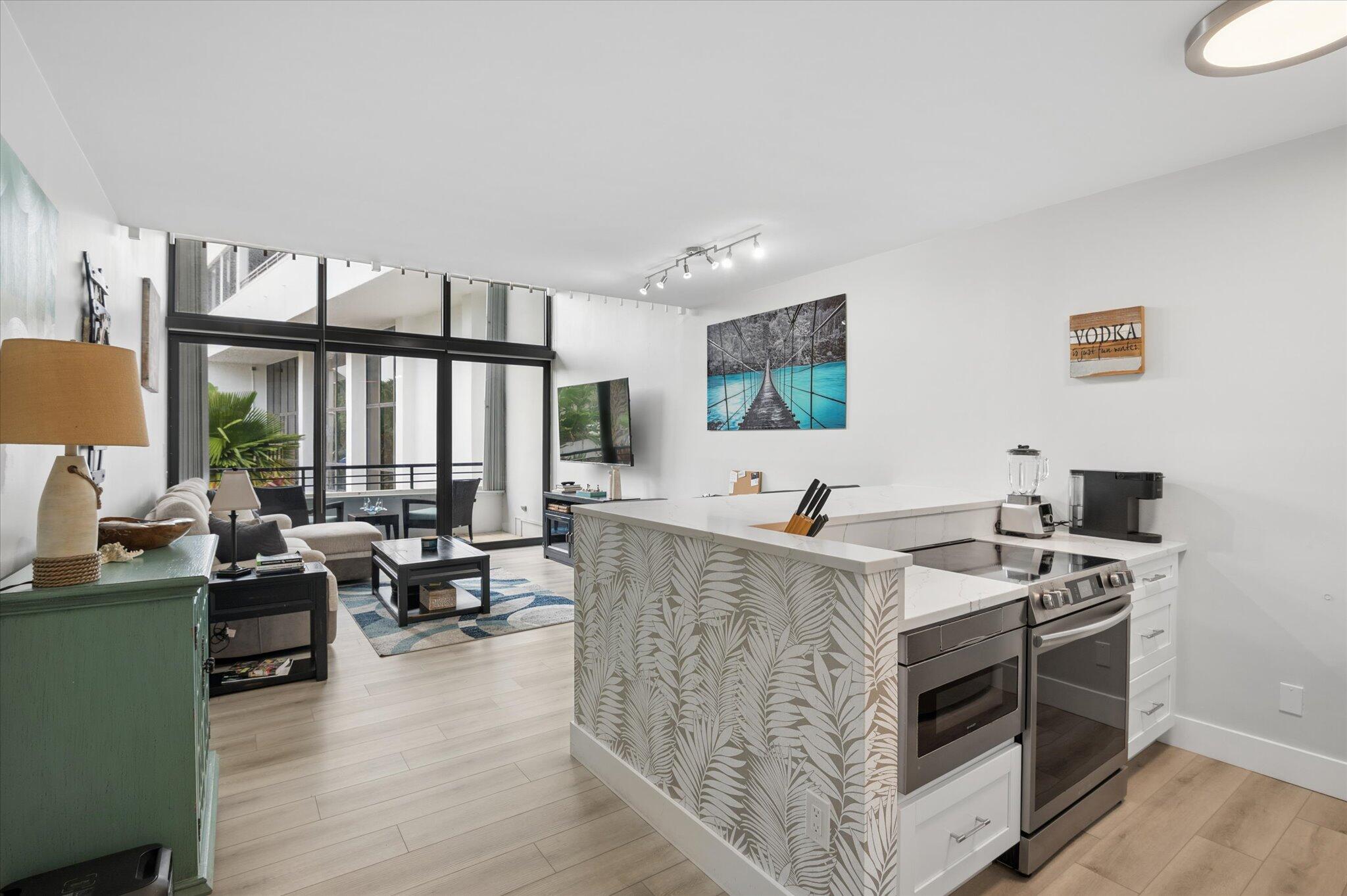 MAYFAIR HOUSE CONDO - Residential