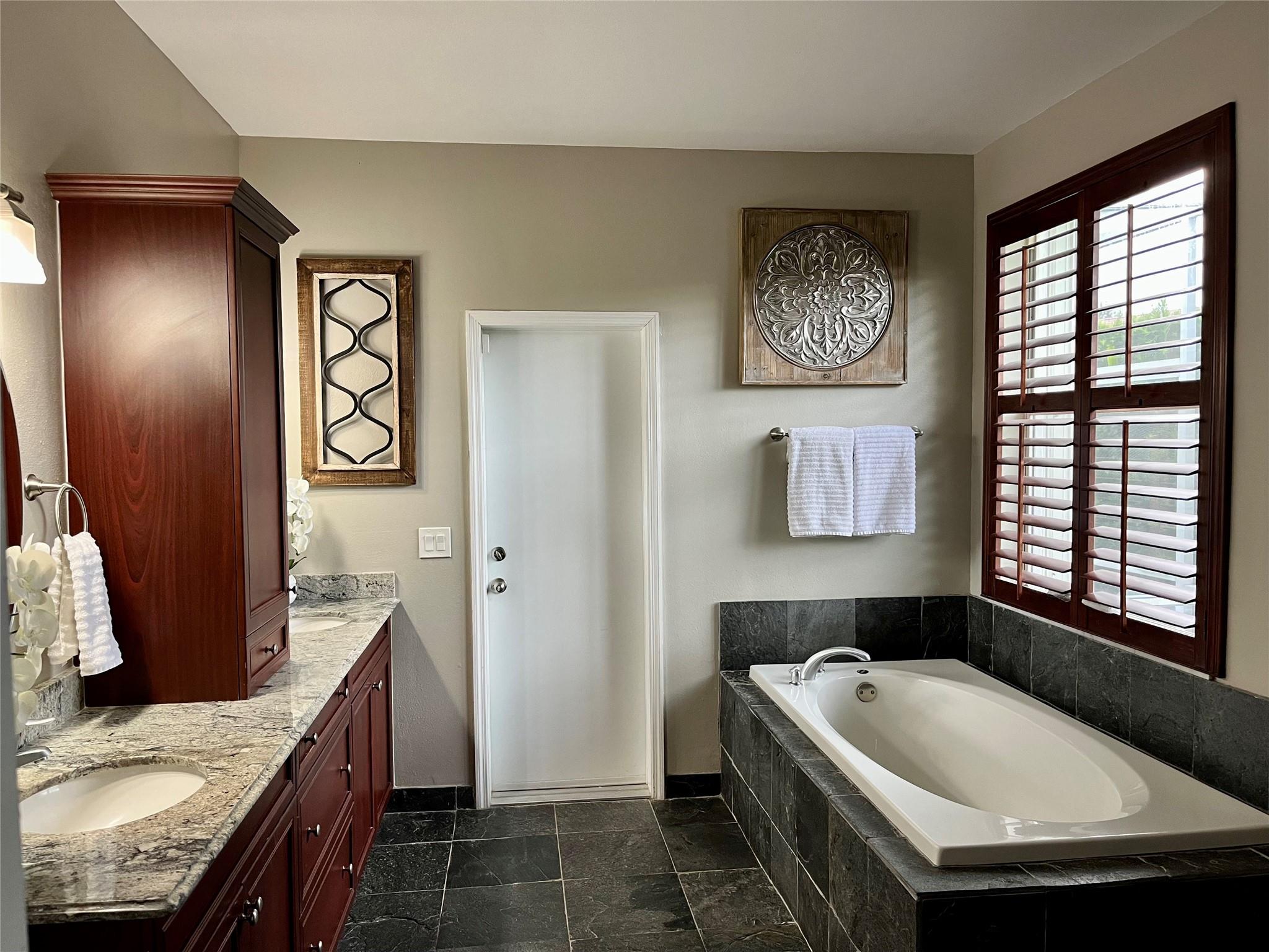Parkwood Ix 153-28 B - Residential