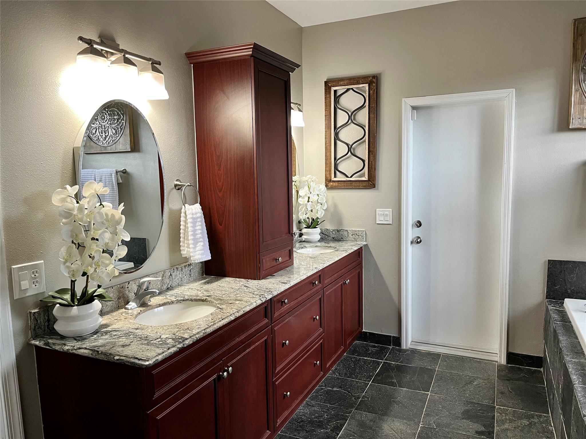 Parkwood Ix 153-28 B - Residential