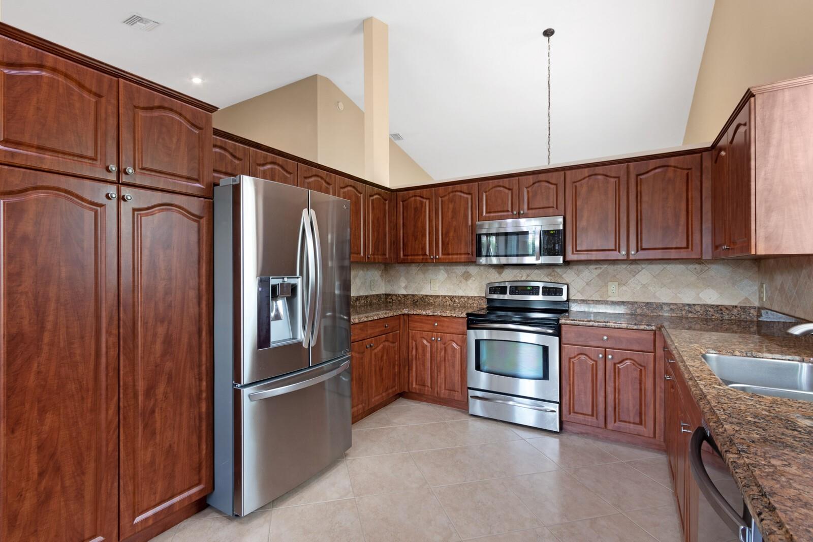 Parkwood Ix 153-28 B - Residential