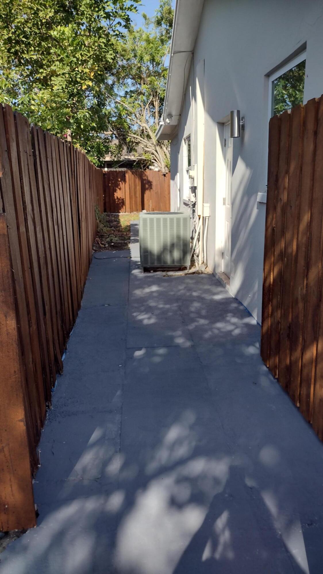SANDALFOOT COVE SEC 2 - Residential Lease