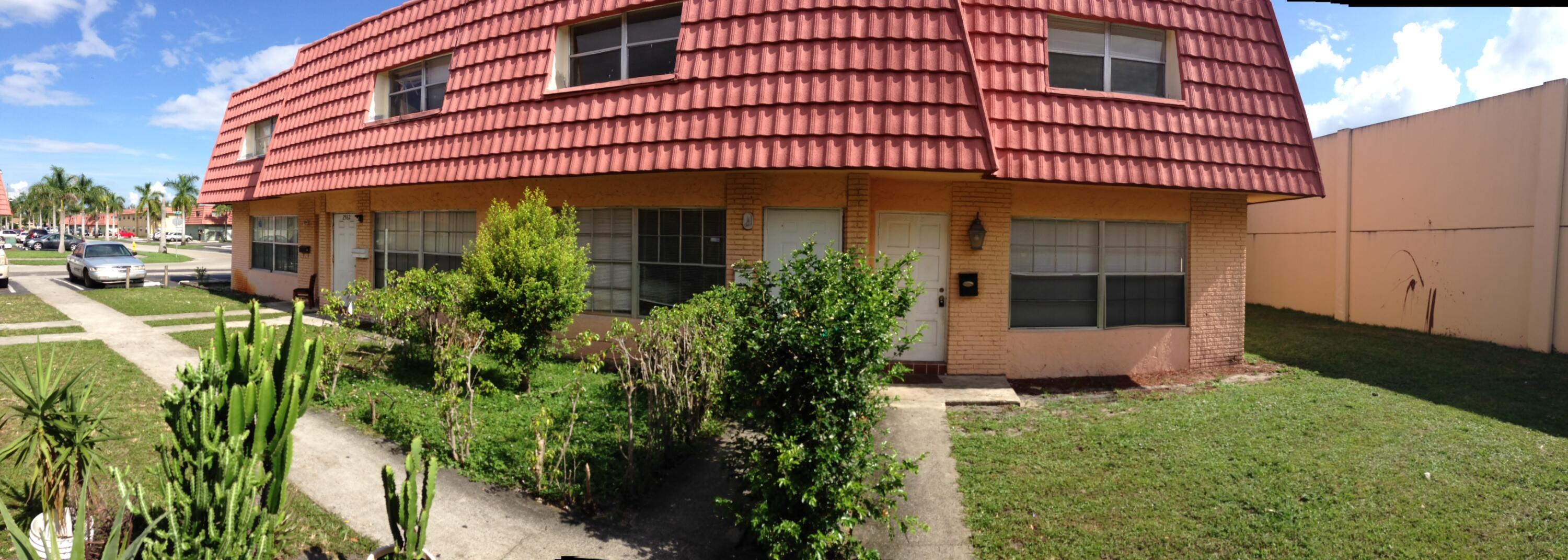 ROYAL OAKS TOWNHOUSE 5 CONDO - Residential