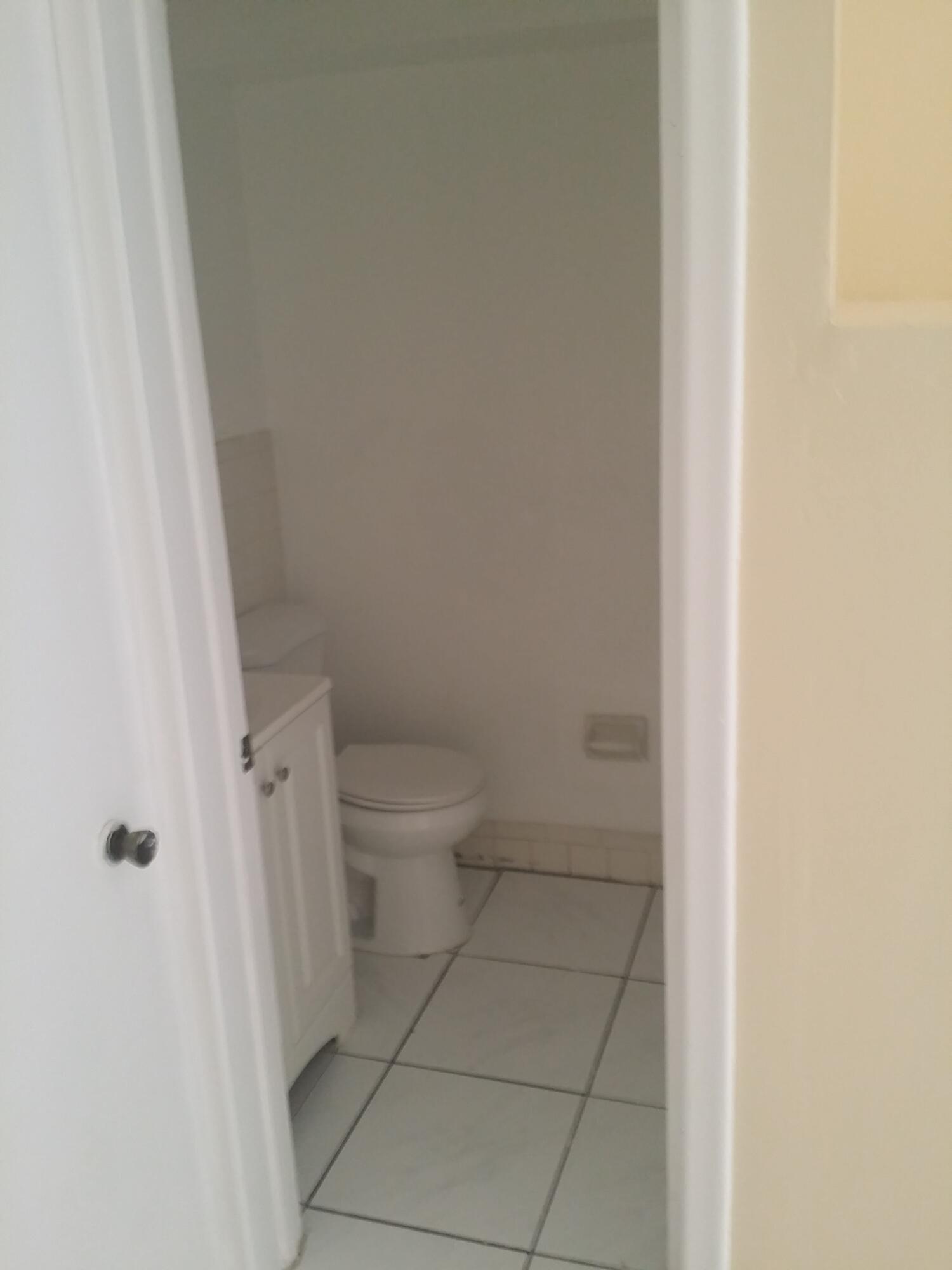 ROYAL OAKS TOWNHOUSE 5 CONDO - Residential