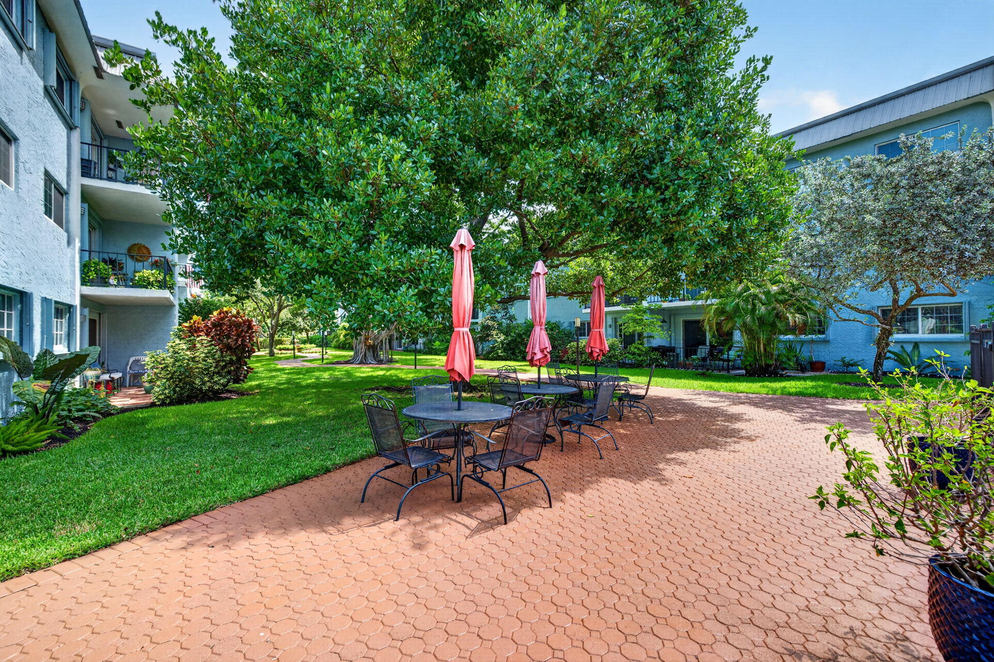 RIVER MANOR CONDO - Residential