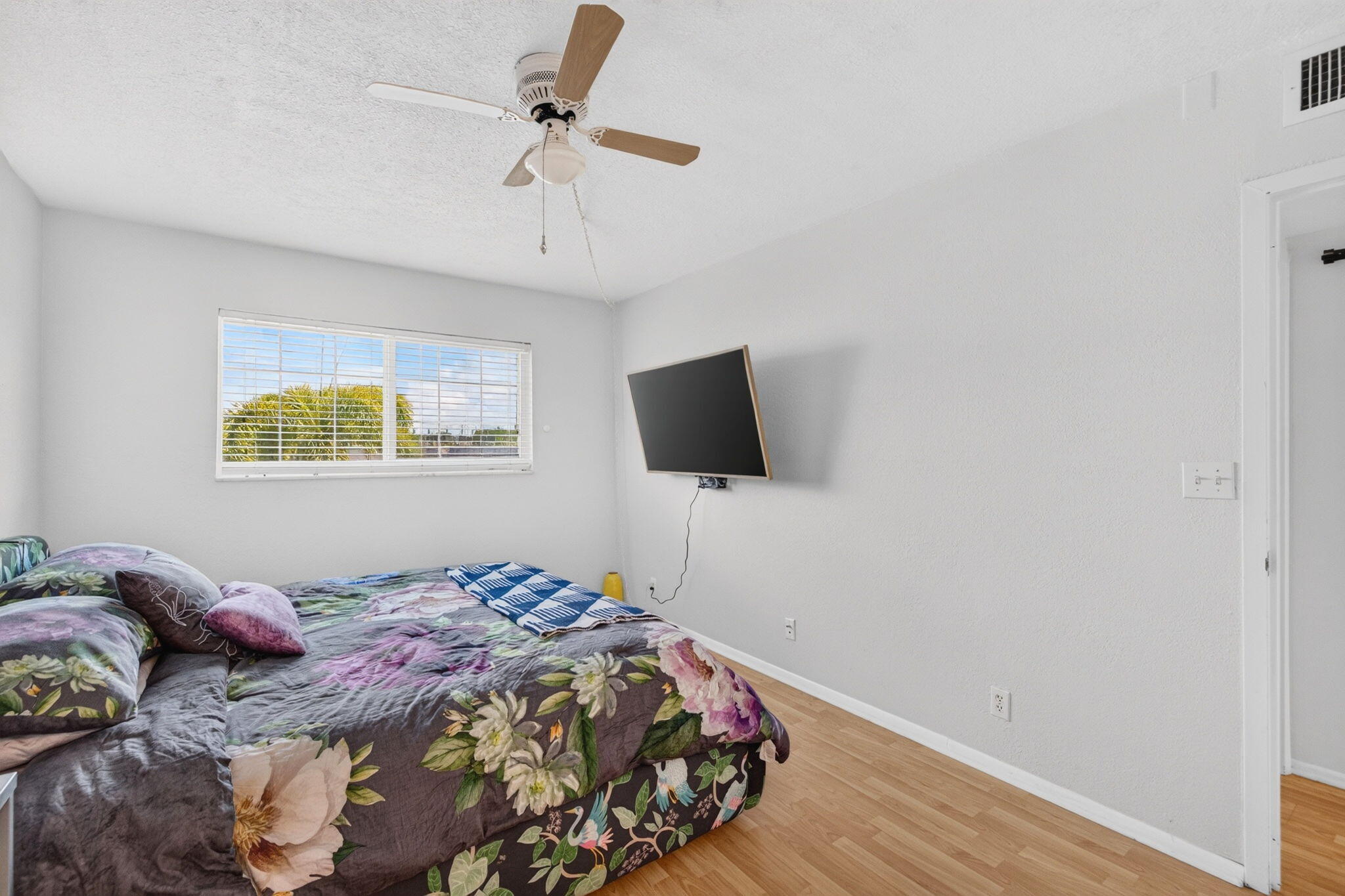 RIVER MANOR CONDO - Residential