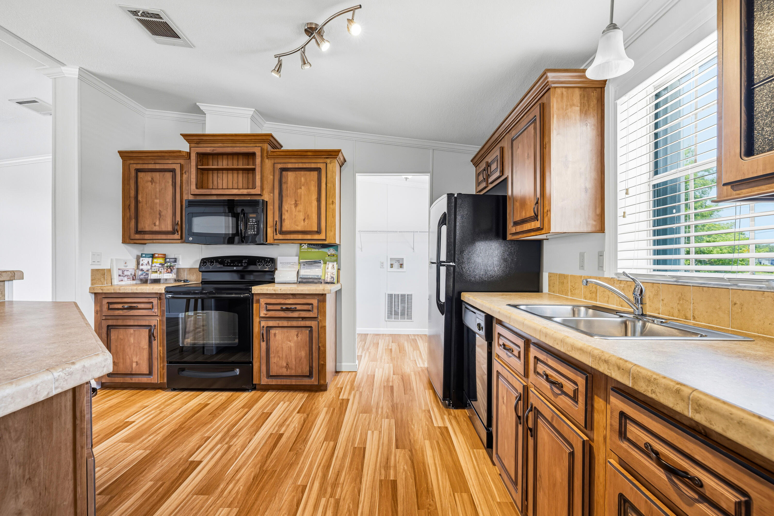 WATERGATE MOBILE HOME - Residential