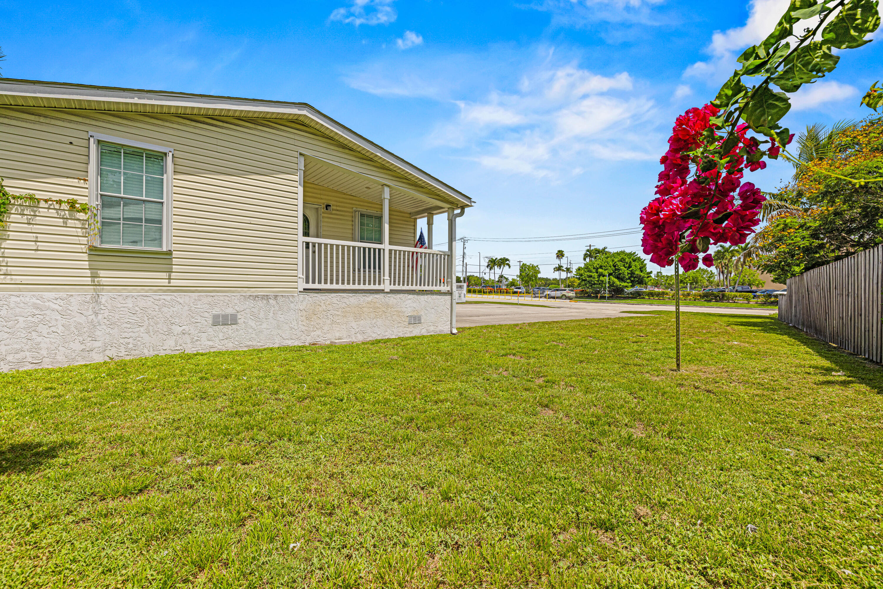 WATERGATE MOBILE HOME - Residential