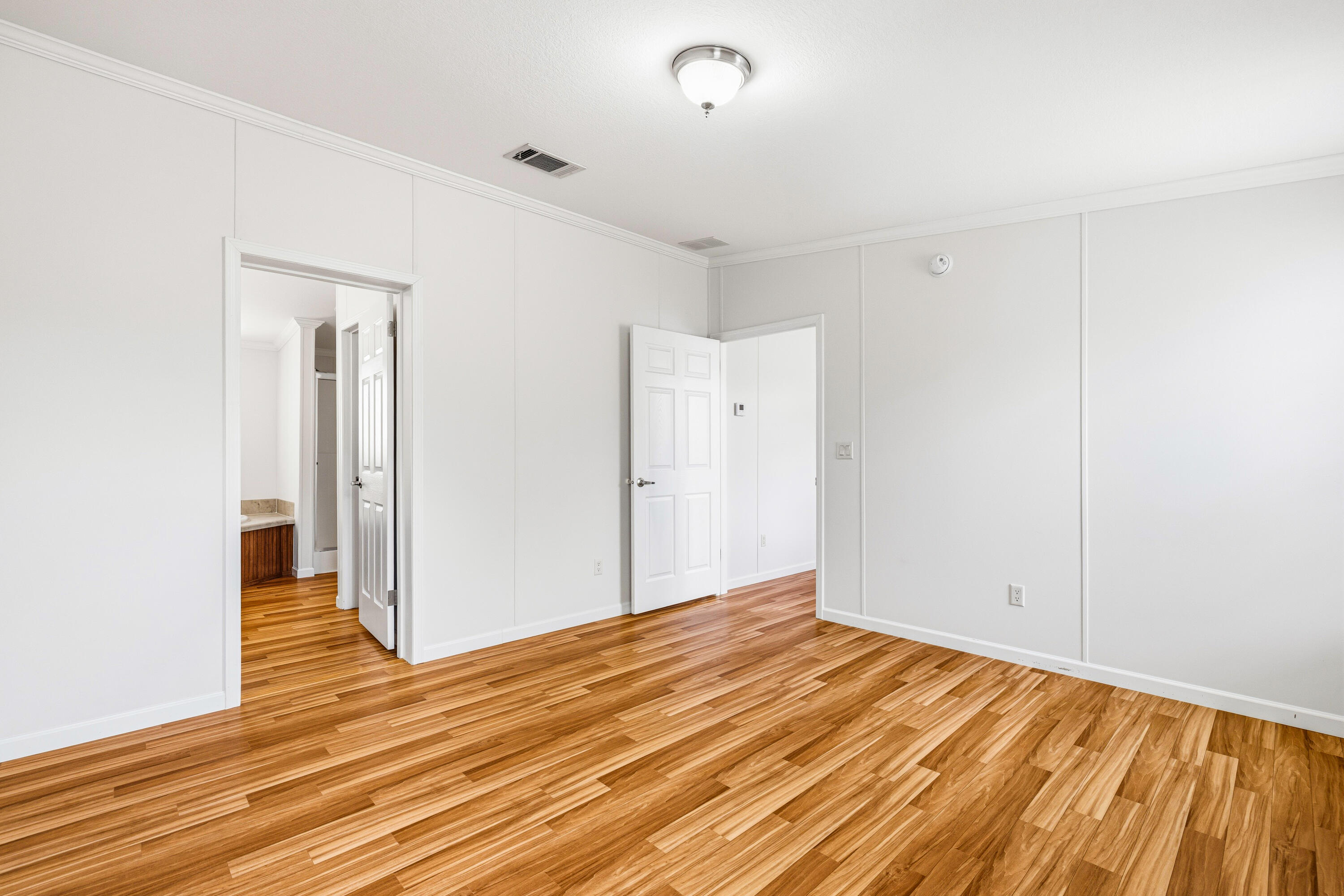 WATERGATE MOBILE HOME - Residential