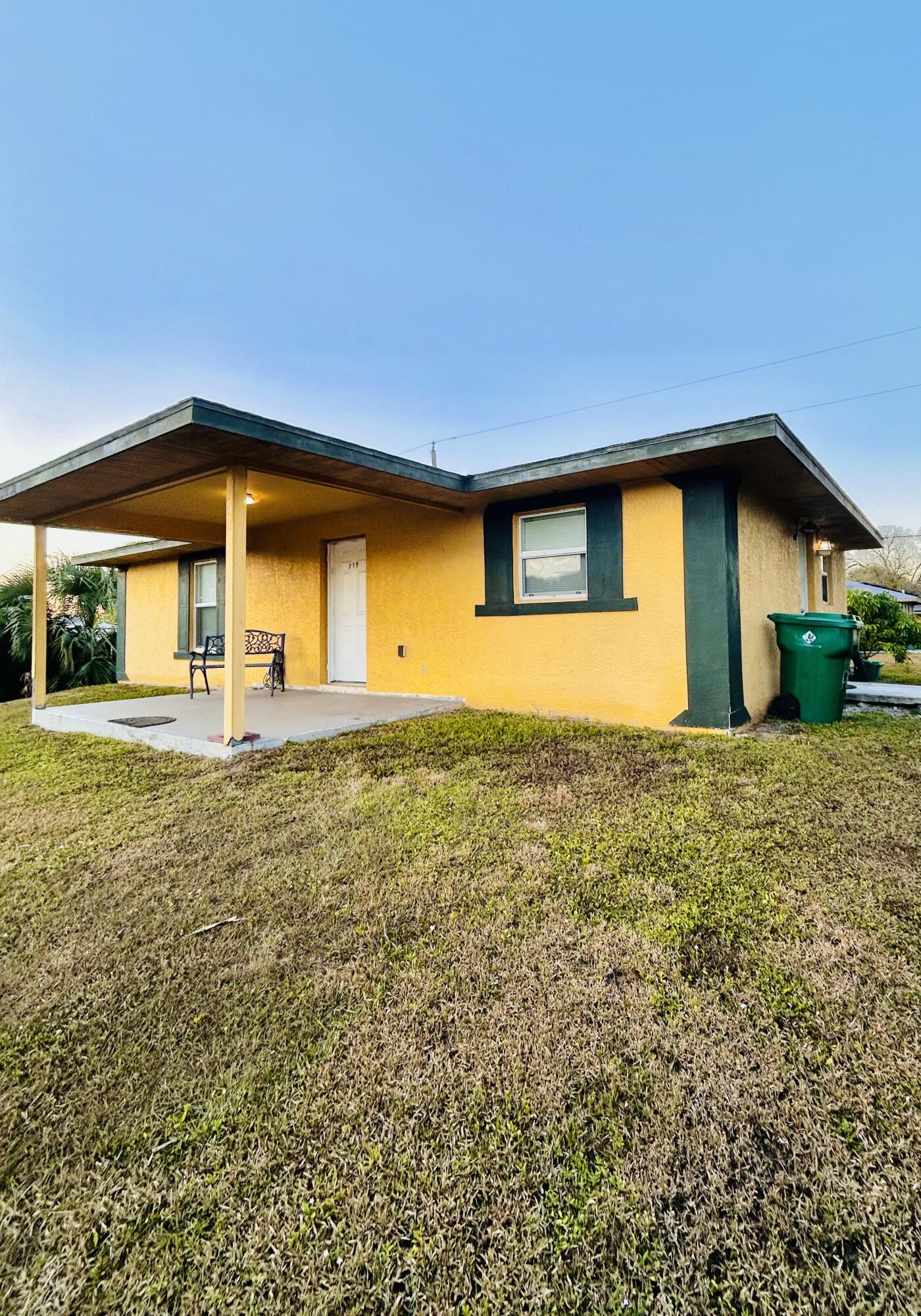 Spacious single-family home featuring 2 bedrooms and 1 bathroom, conveniently located near US-27 and the City of Clewiston. This home offers a large, nicely sized backyard, perfect for relaxing or outdoor activities.

Inside, the home features tile flooring throughout and a new water heater, providing comfort and easy maintenance. The layout is open and spacious, making it feel larger than expected.

Enjoy a prime location close to Walmart, the golf course, shopping, and dining, with easy access to major roads.

A great opportunity for anyone looking for a comfortable home in a convenient location.