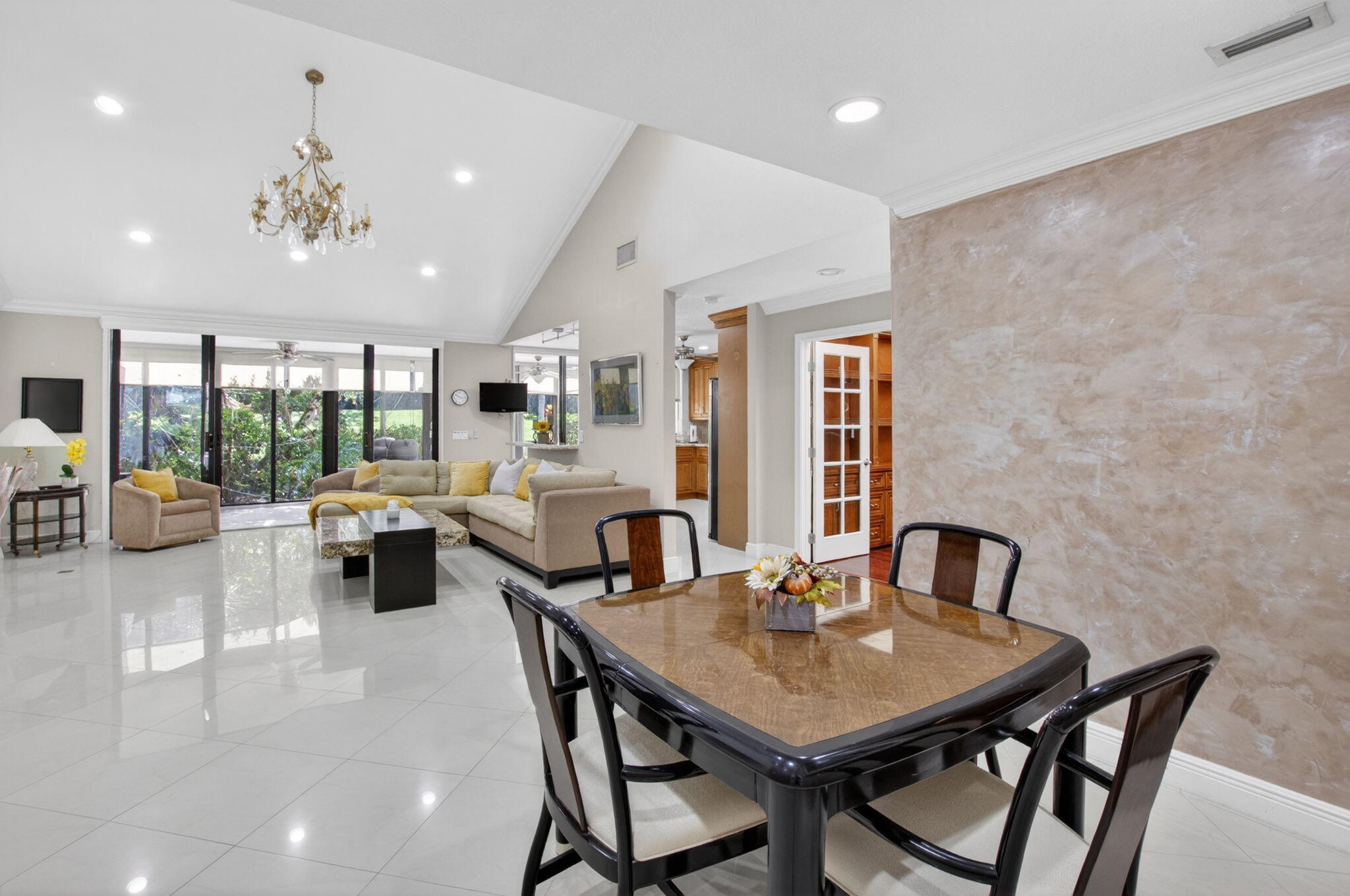 VILLAGE OF PEPPERTREE CONDO 1 - Residential