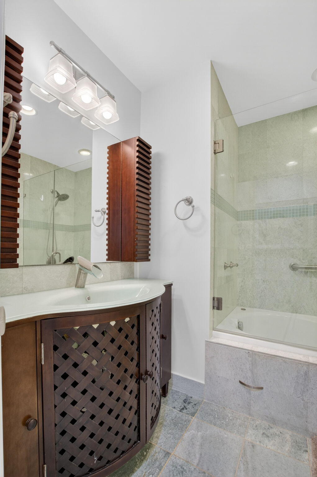 VILLAGE OF PEPPERTREE CONDO 1 - Residential