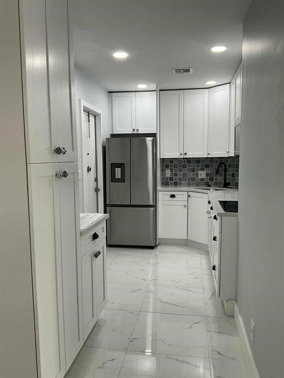 OAKLAND GROVE VILLAGE CONDO - Residential Lease