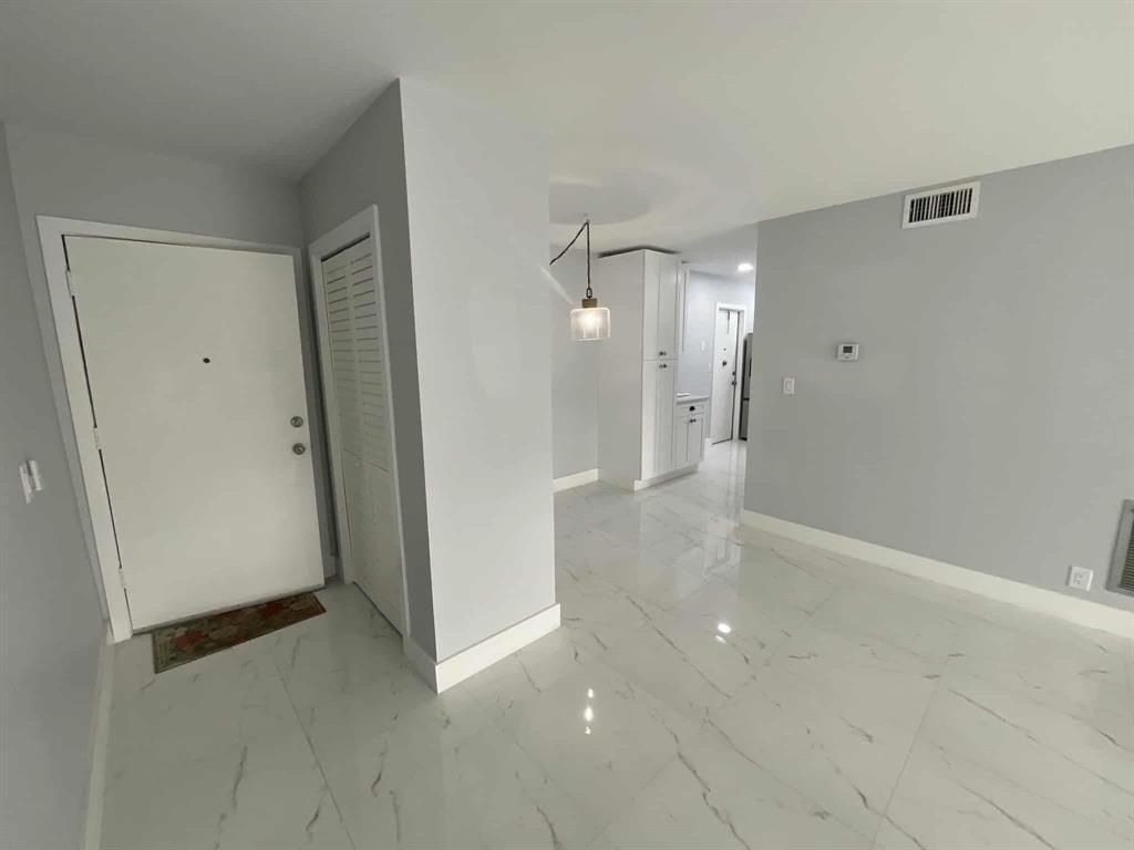 OAKLAND GROVE VILLAGE CONDO - Residential Lease