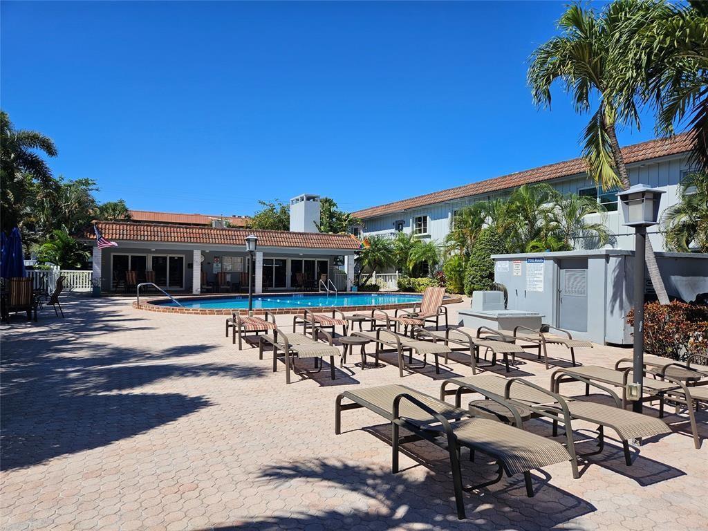 OAKLAND GROVE VILLAGE CONDO - Residential Lease