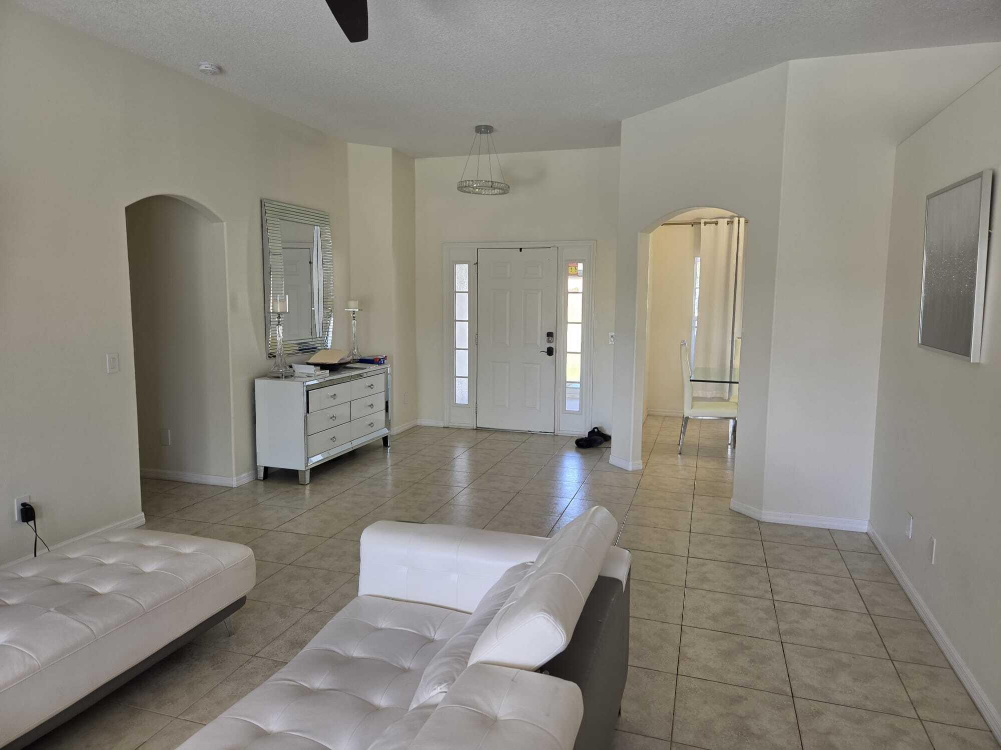 PORT ST LUCIE SECTION 19 - Residential Lease