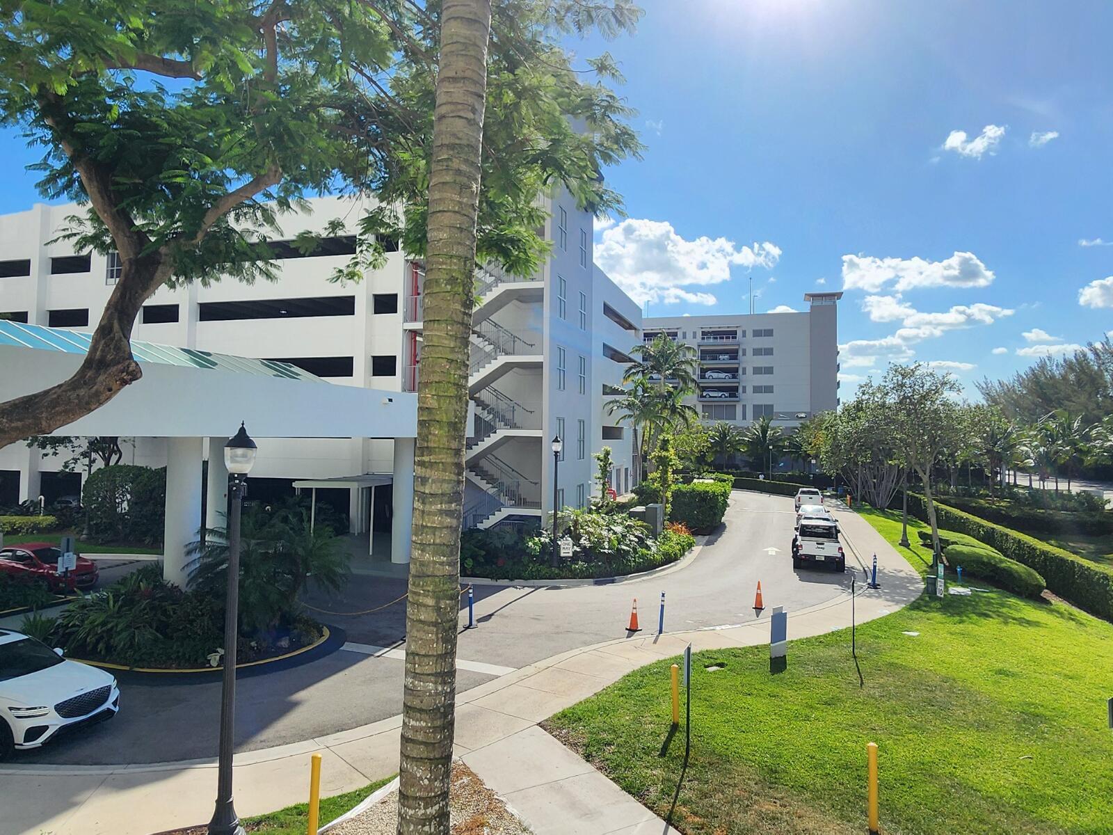 THE OAKS I CONDO - Residential