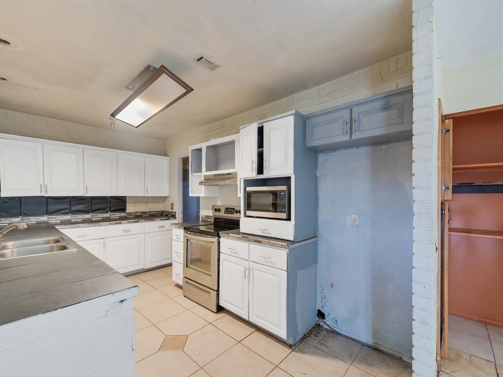 PORT MALABAR COUNTRY CLUB UNIT 8 - Residential
